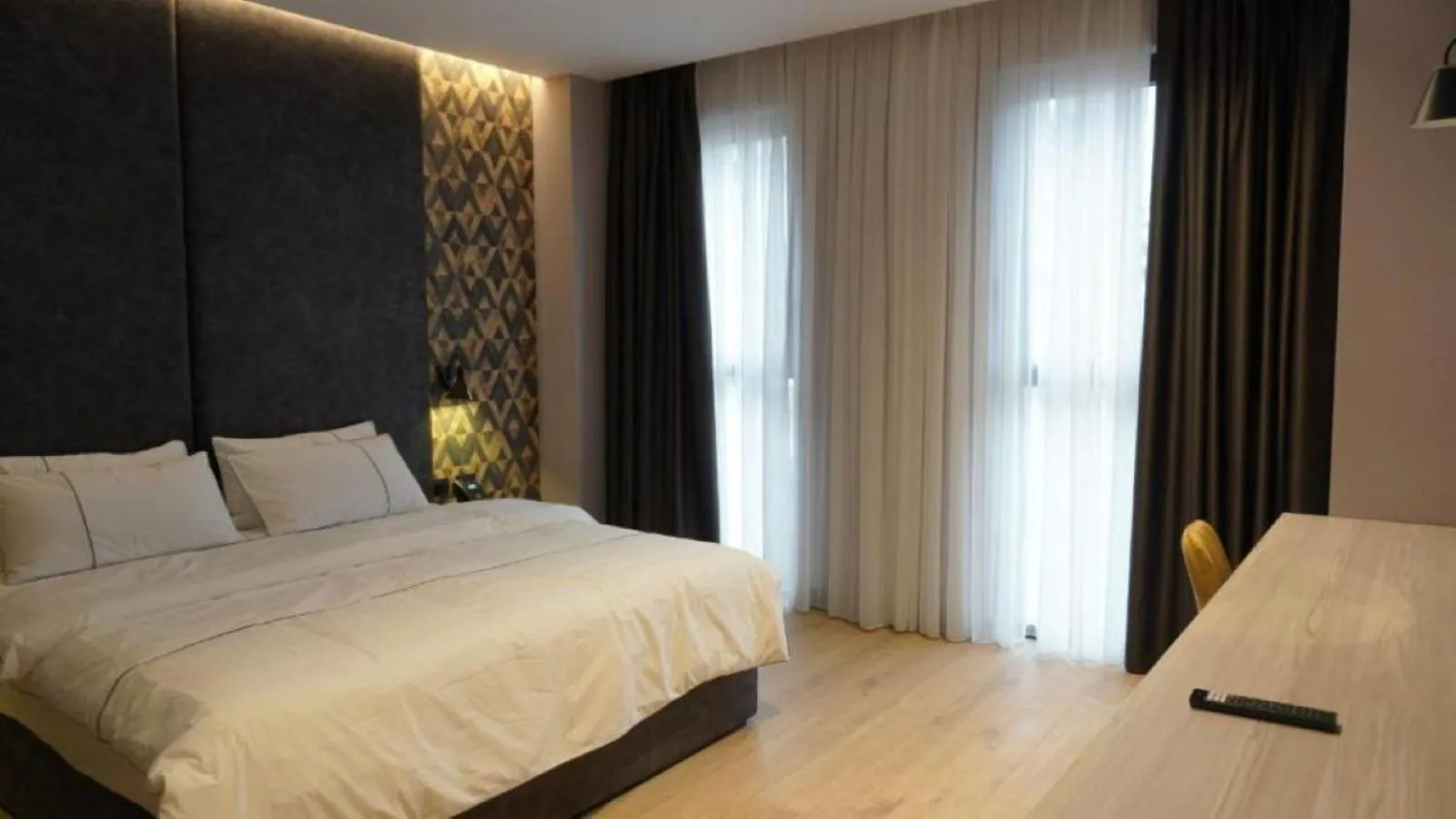 Bed in StarLight Hotel