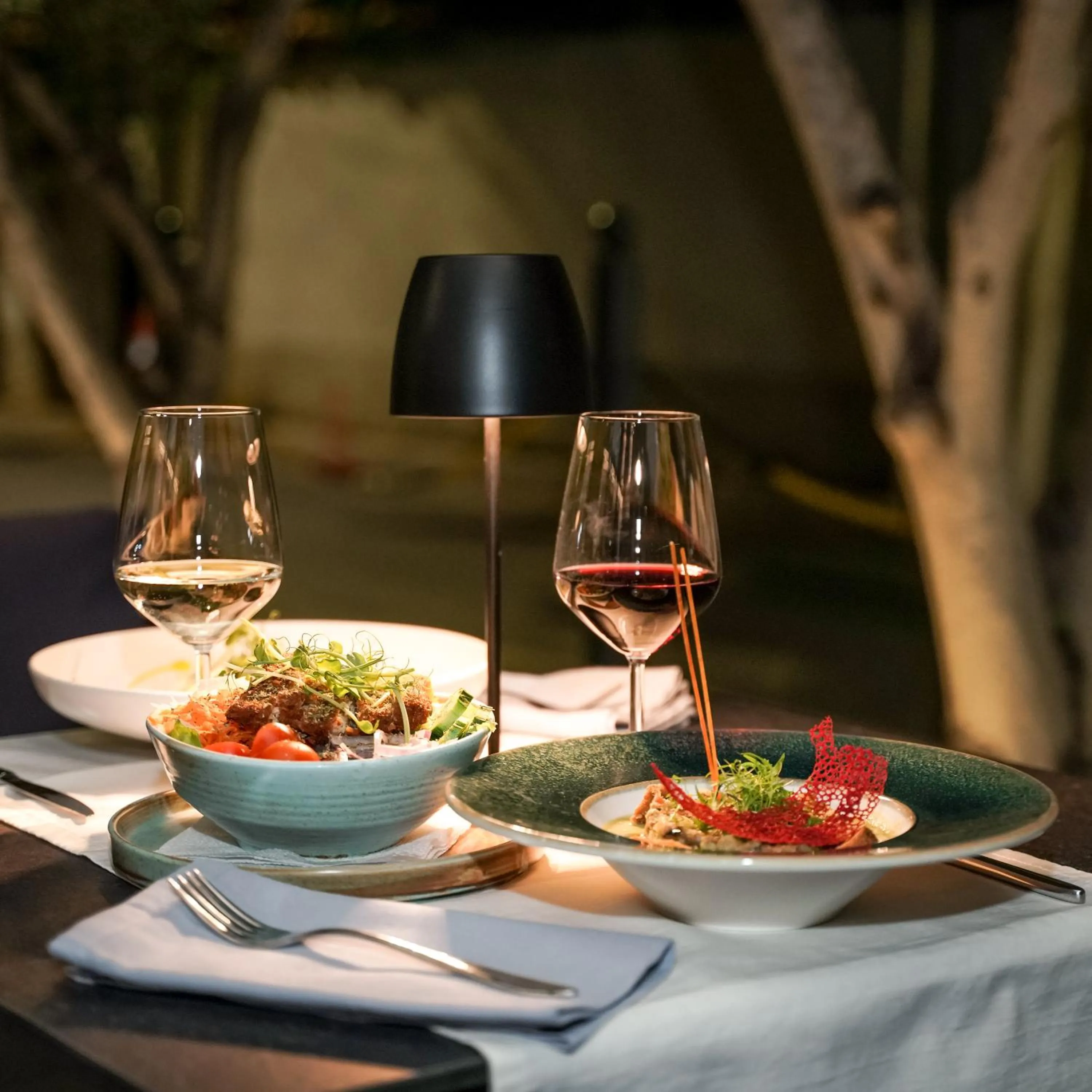 Restaurant/places to eat in StarLight Hotel