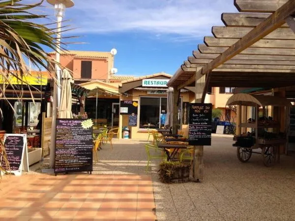 746 Aphrodite naturiste