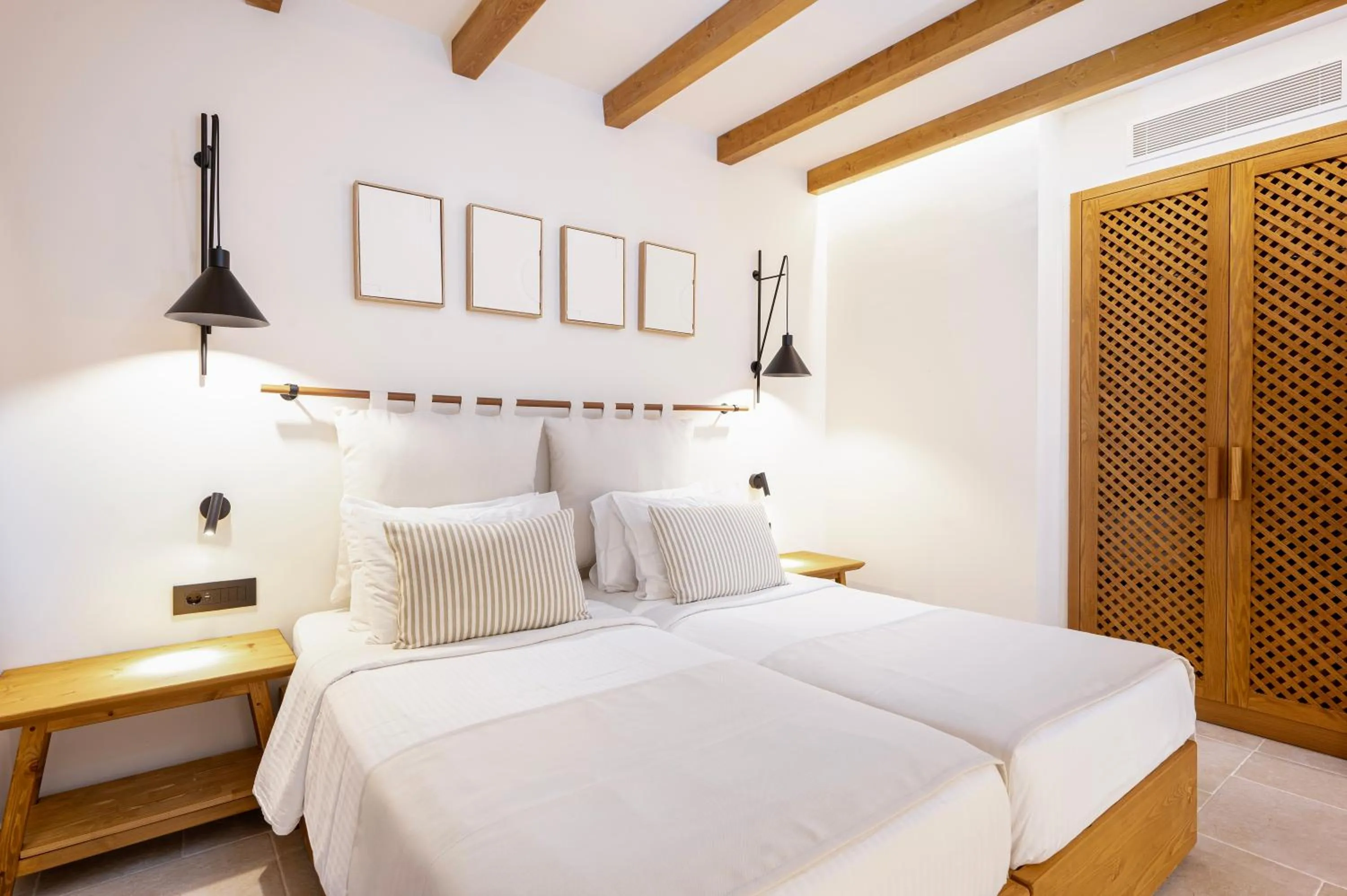 Bedroom, Bed in Aegean Houses