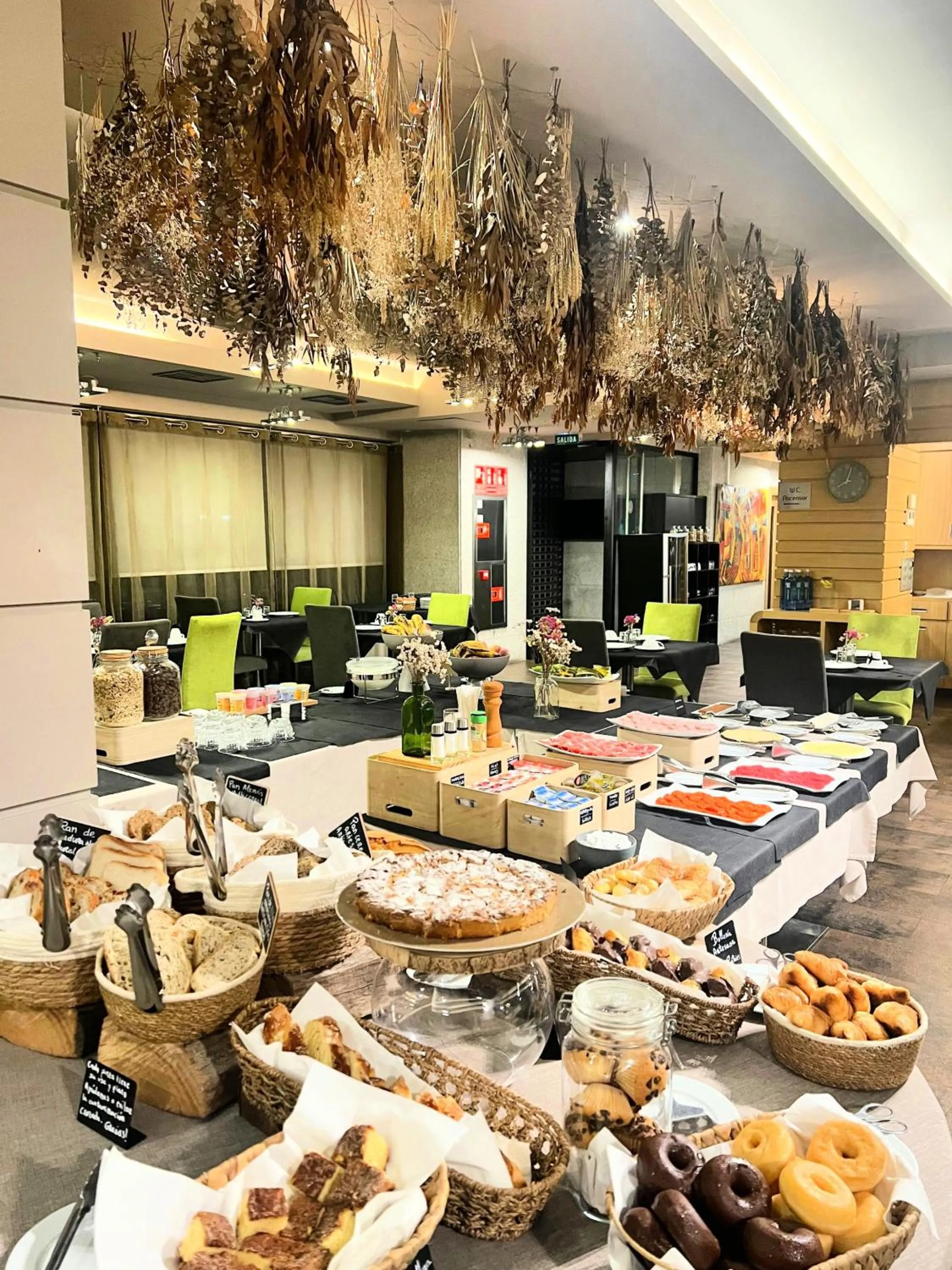 Buffet breakfast in Hotel Bienestar Moaña