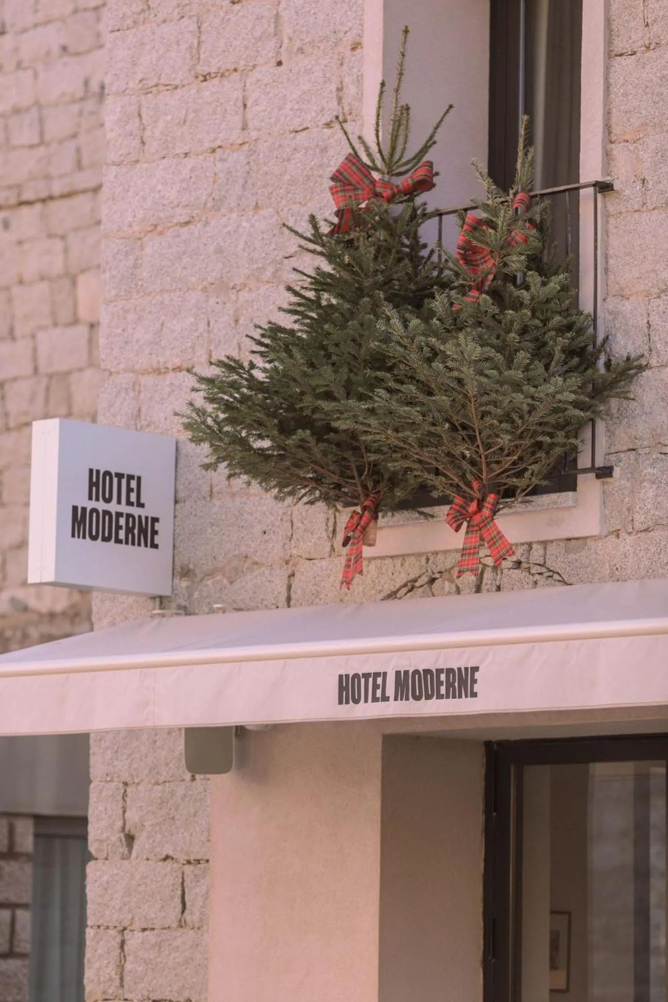 Property building in Hotel Moderne