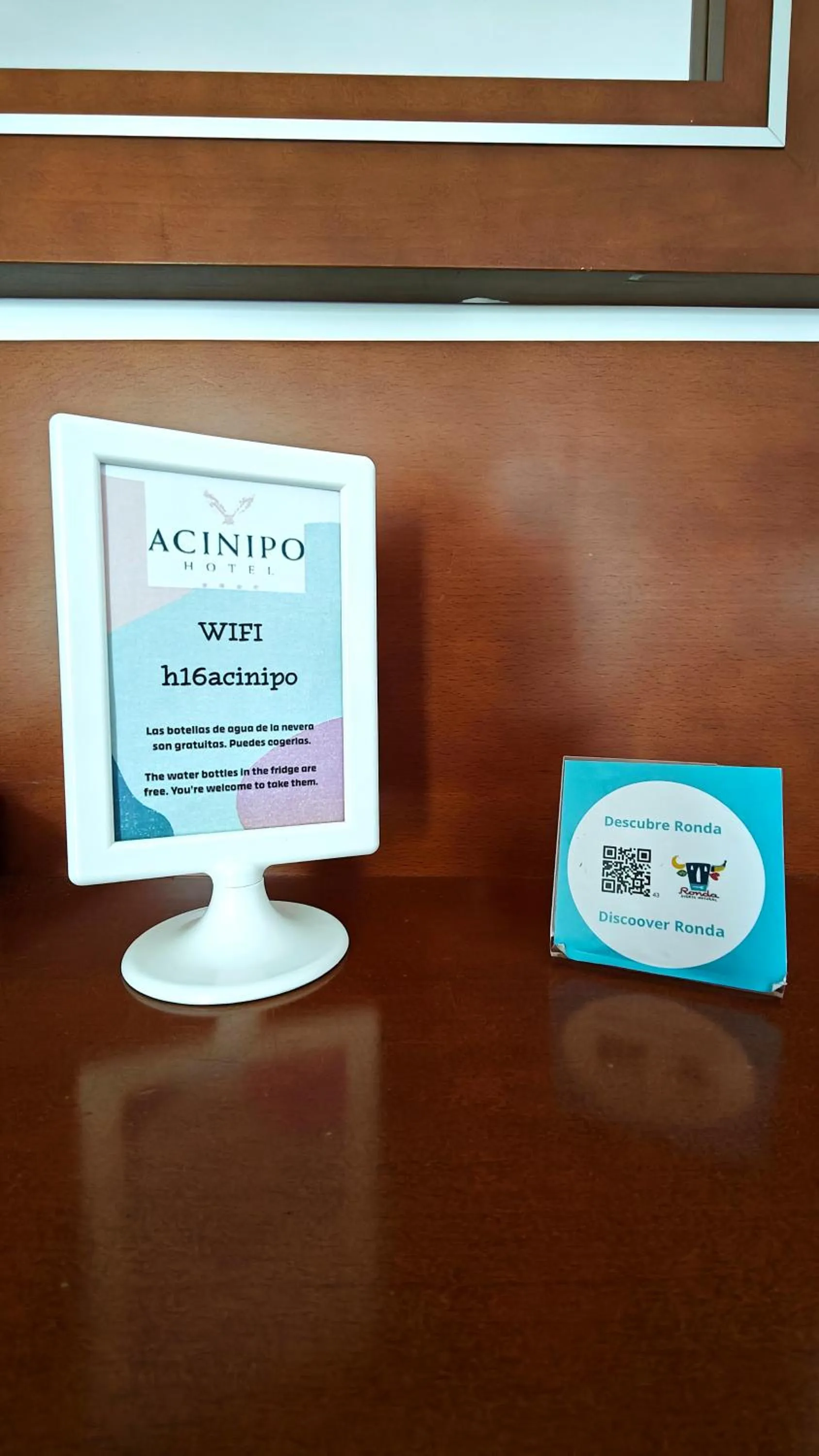 Text overlay in Acinipo