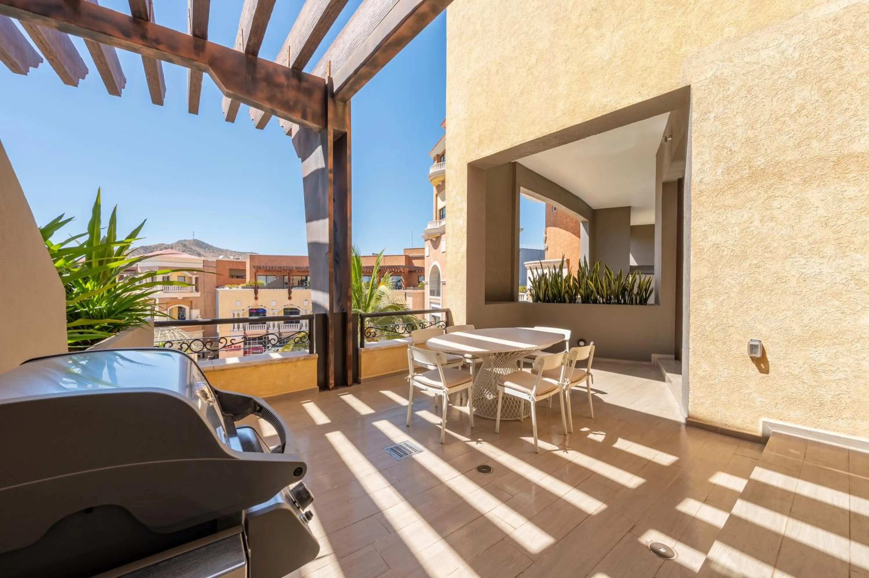 Balcony/Terrace in Paraiso Residences Marina Cabo by Capitalia
