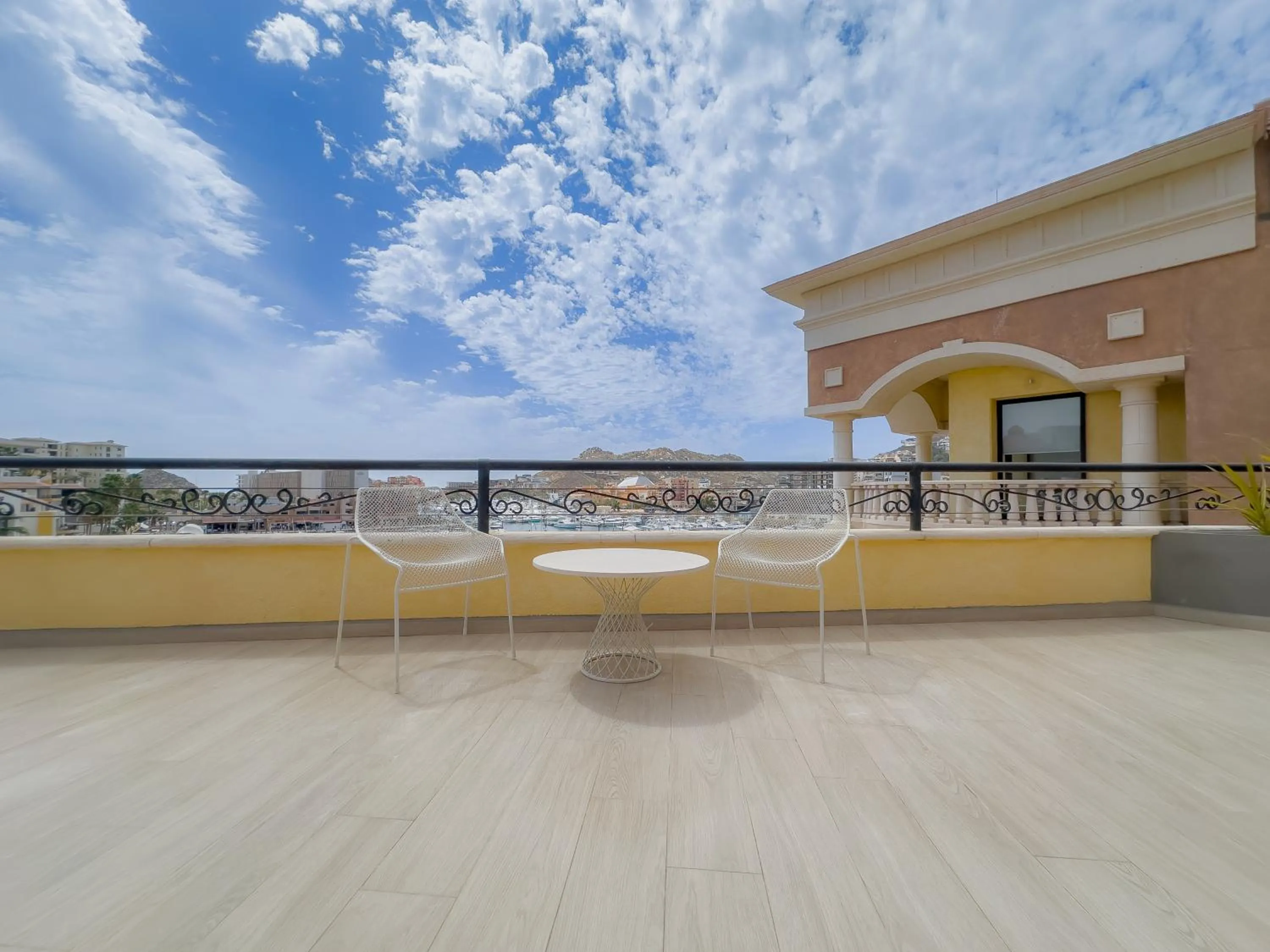 Balcony/Terrace in Paraiso Residences Marina Cabo by Capitalia