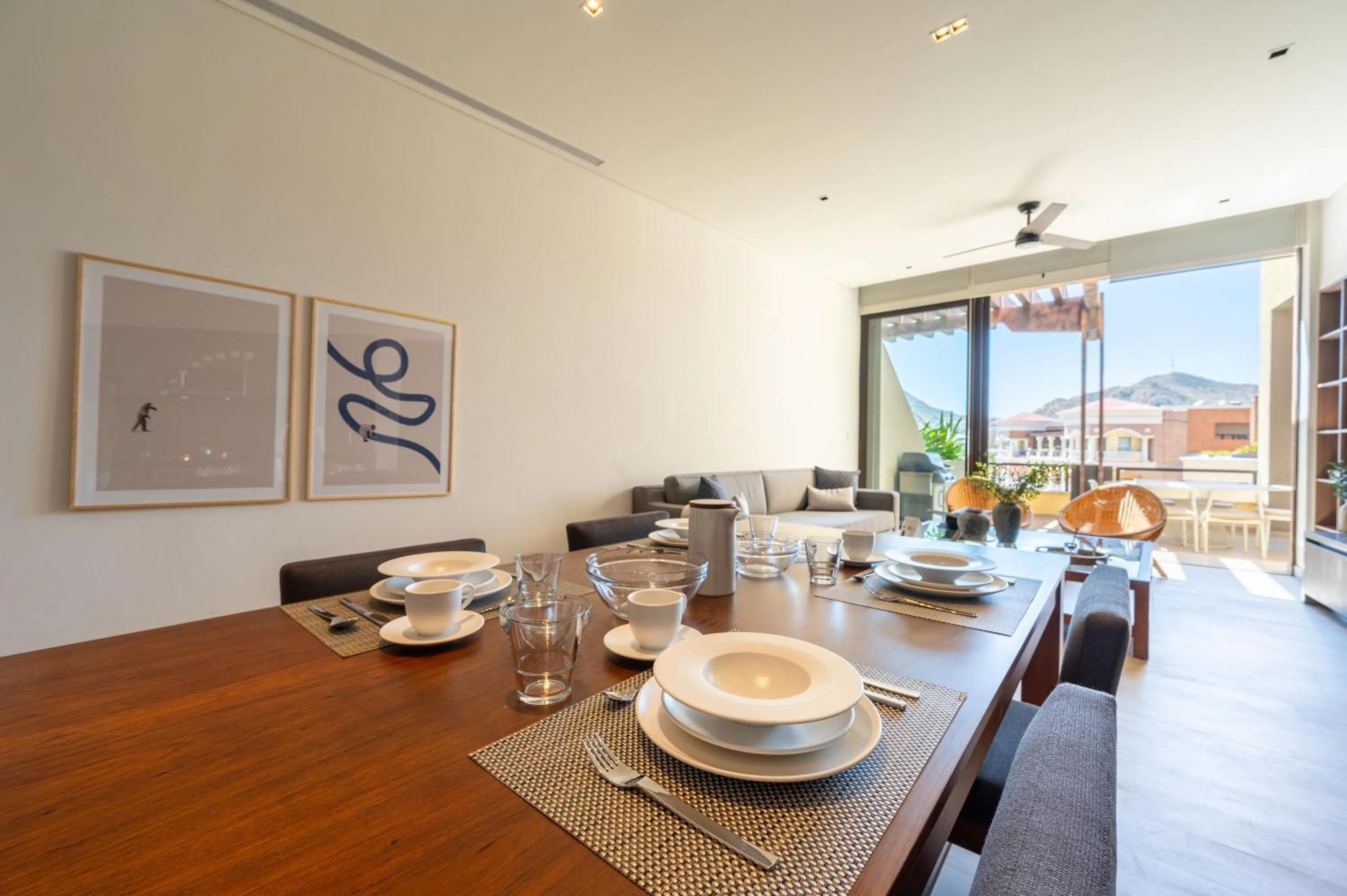 Dining area in Paraiso Residences Marina Cabo by Capitalia