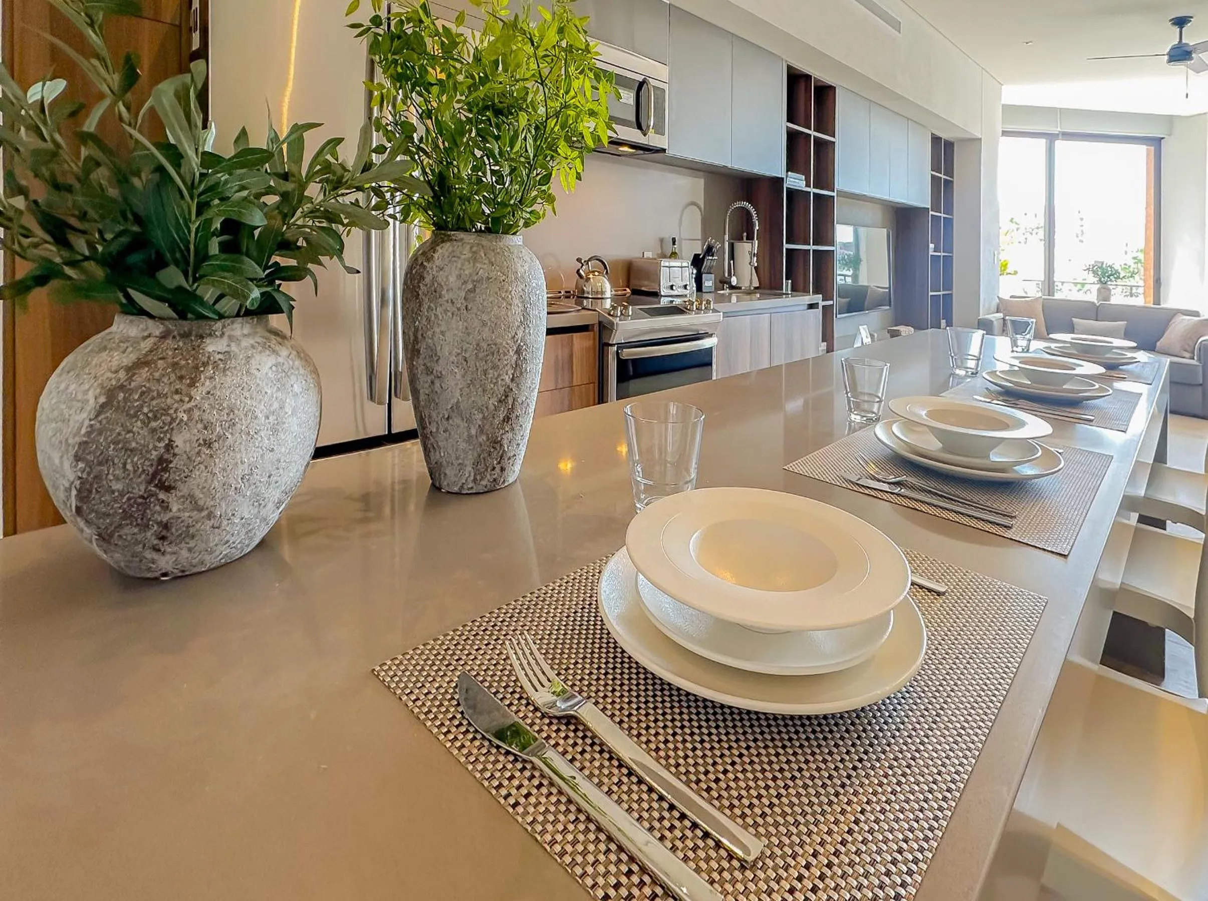 Dining area in Paraiso Residences Marina Cabo by Capitalia