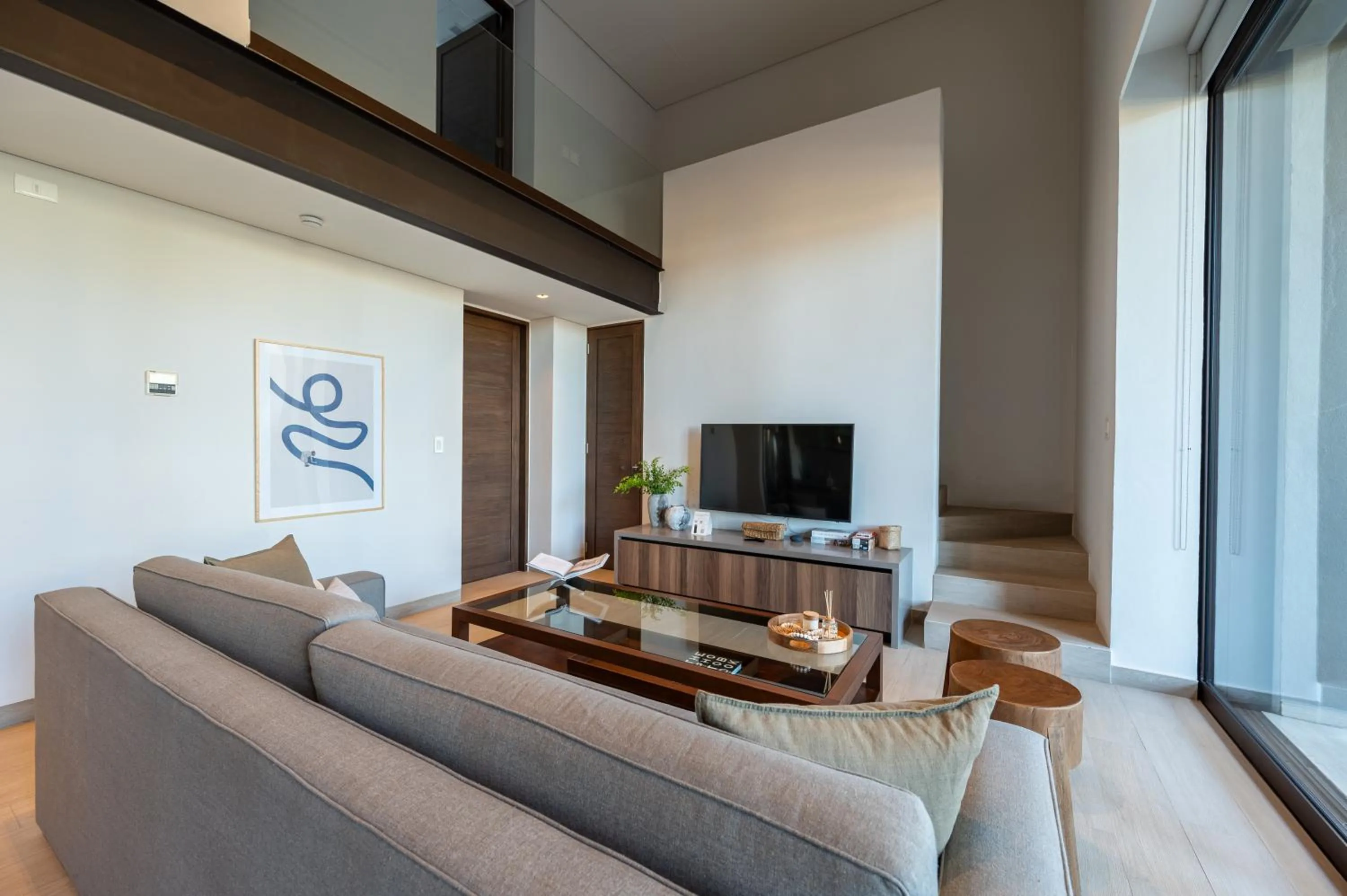 Living room in Paraiso Residences Marina Cabo by Capitalia