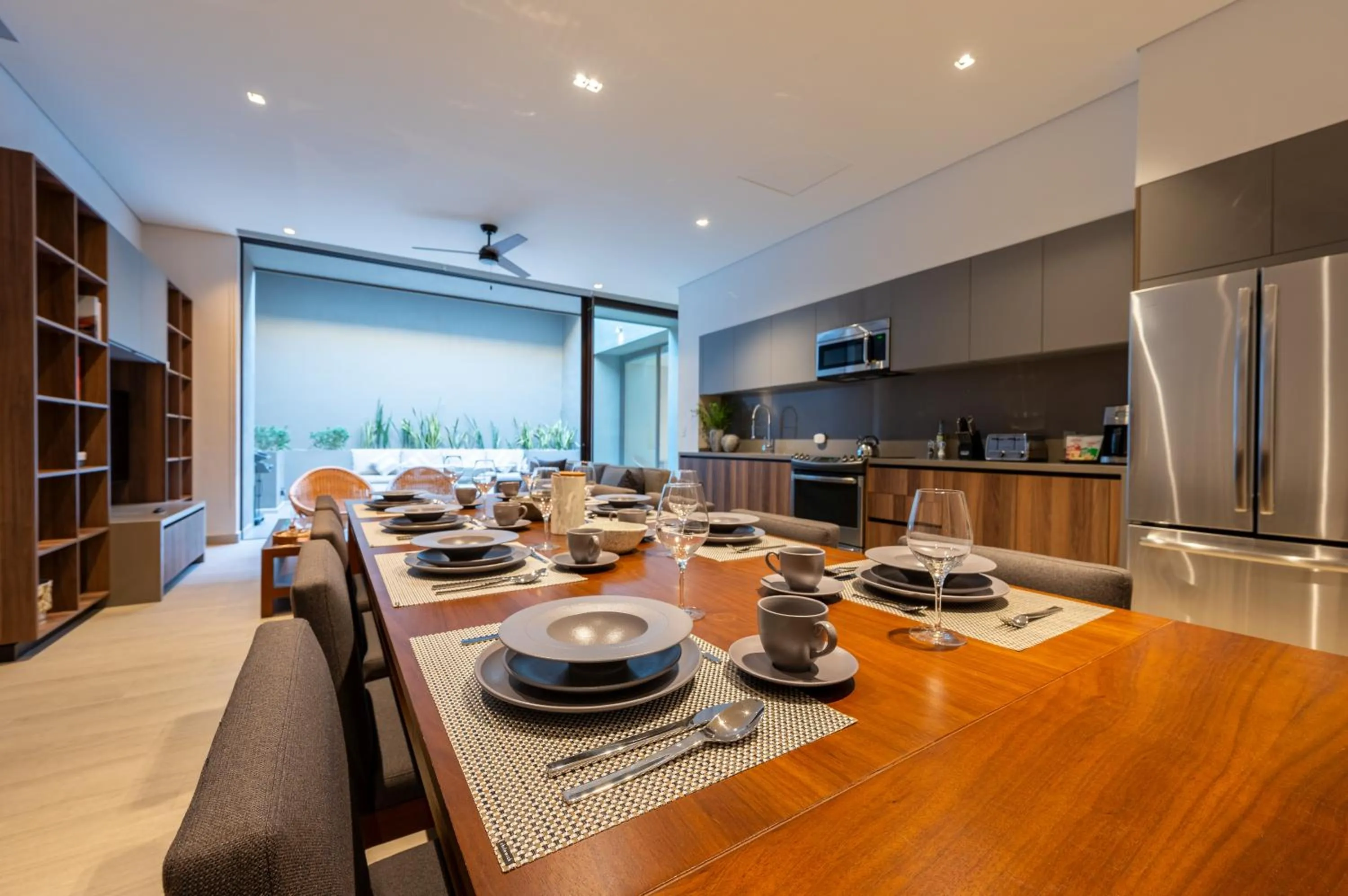 Dining area in Paraiso Residences Marina Cabo by Capitalia