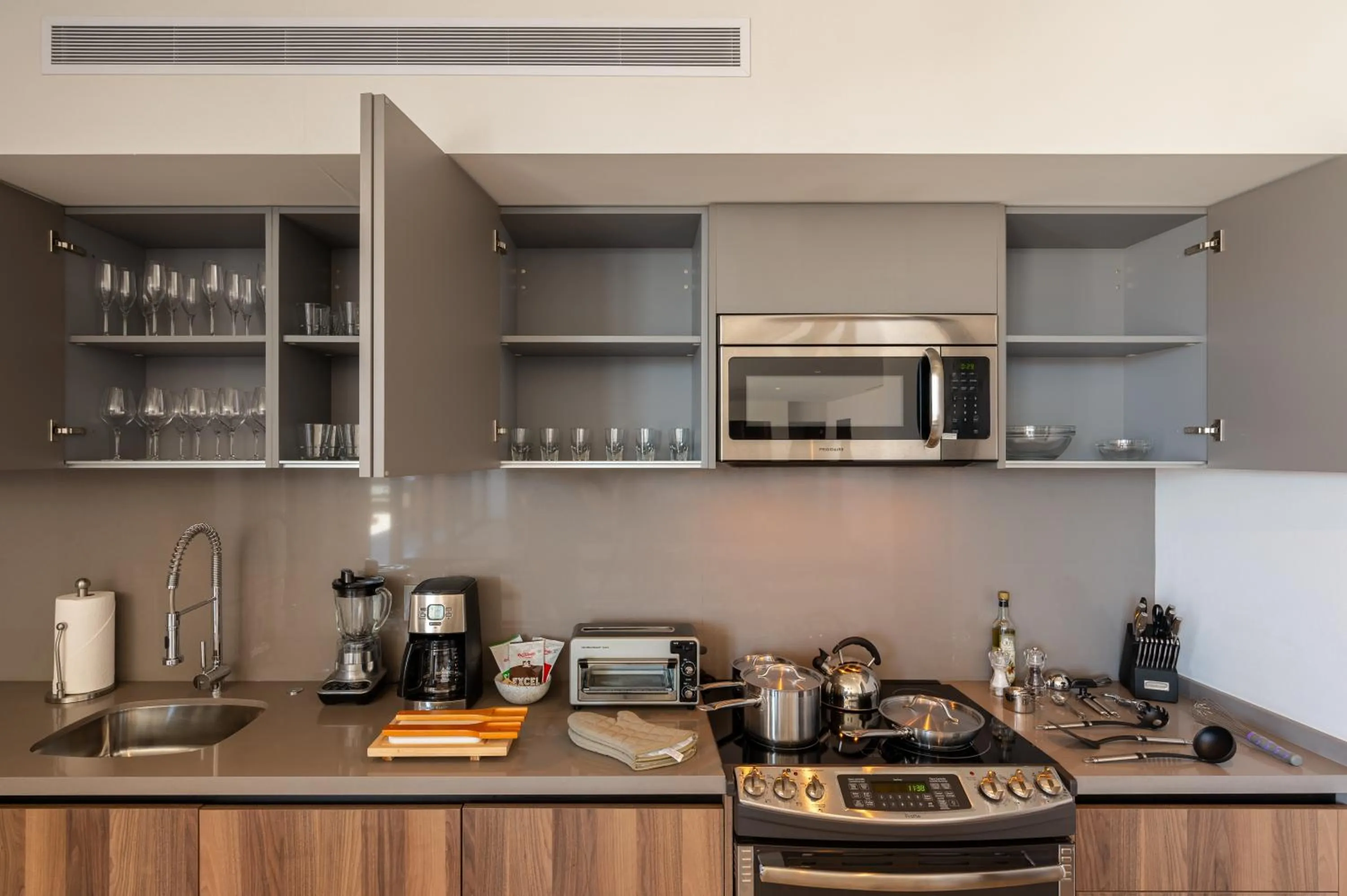 Kitchen or kitchenette in Paraiso Residences Marina Cabo by Capitalia