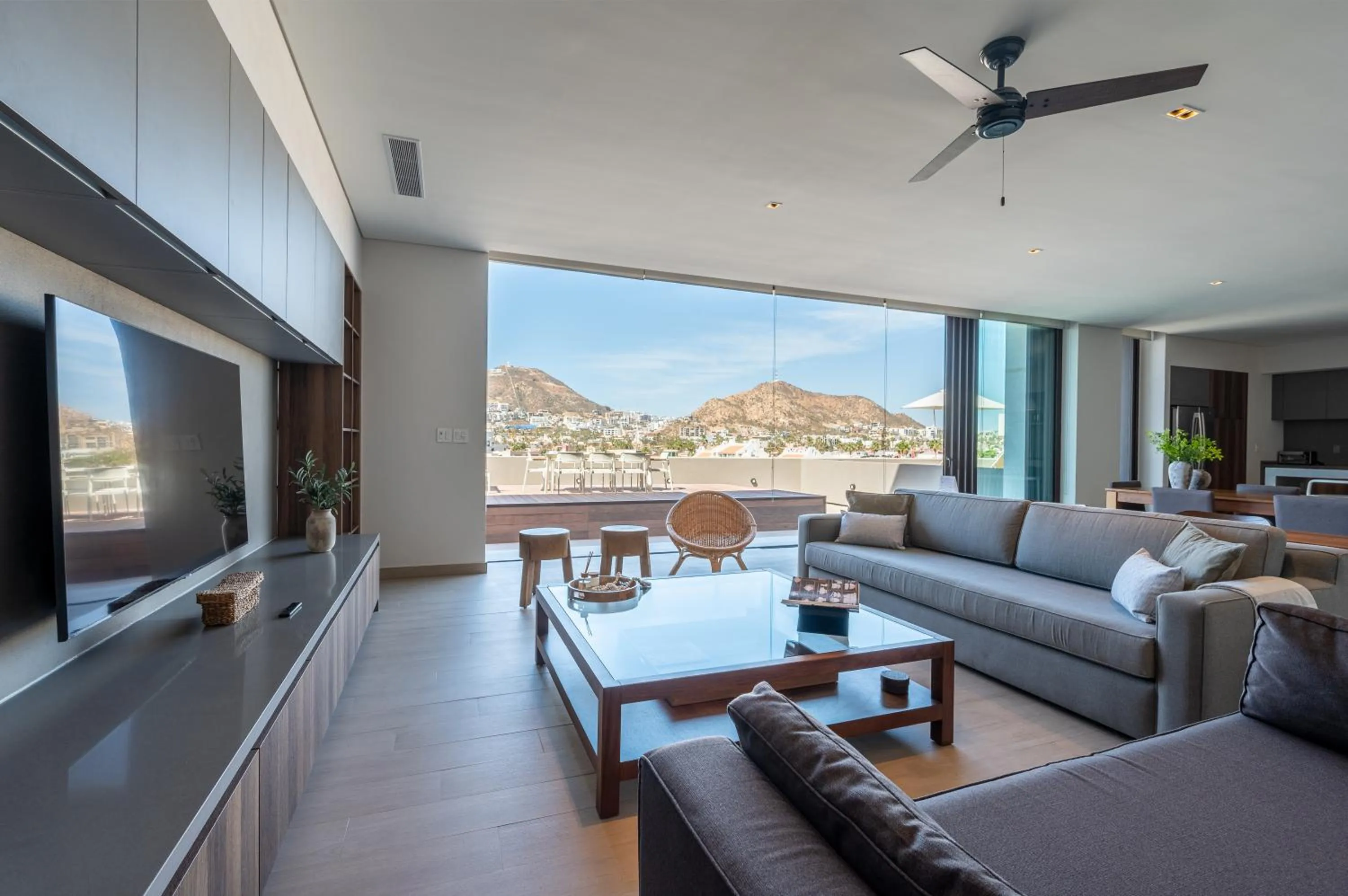 Living room in Paraiso Residences Marina Cabo by Capitalia