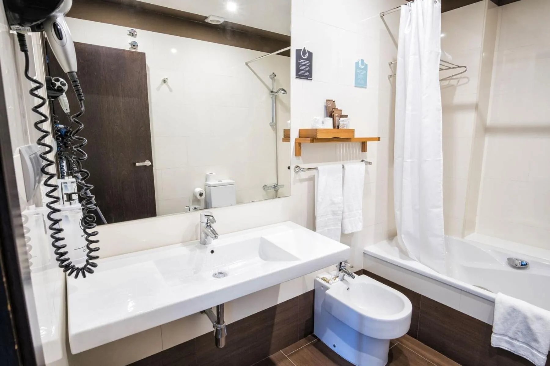 Bathroom in Hotel Alda Carril