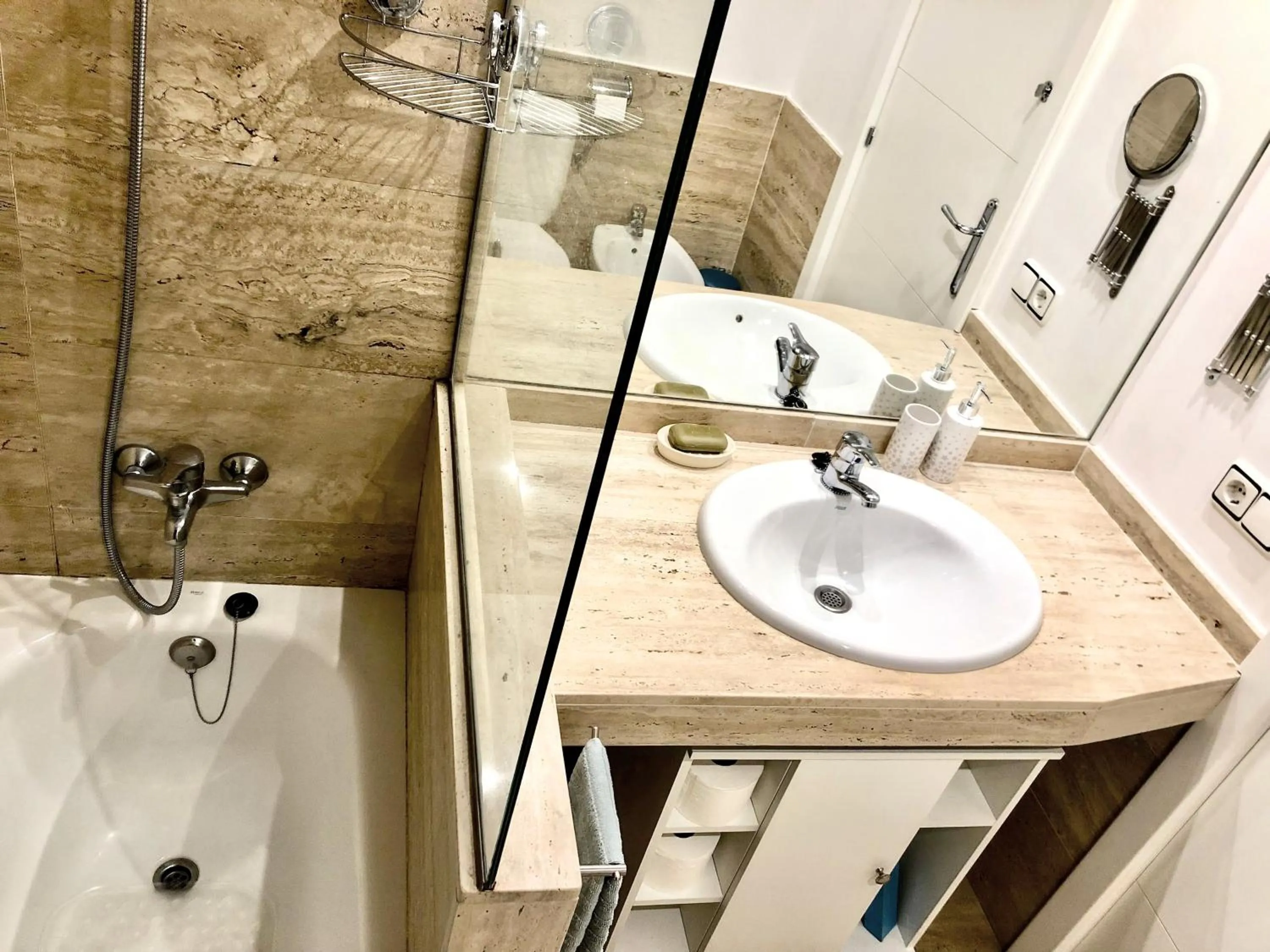 Bathroom in Mar i Llum