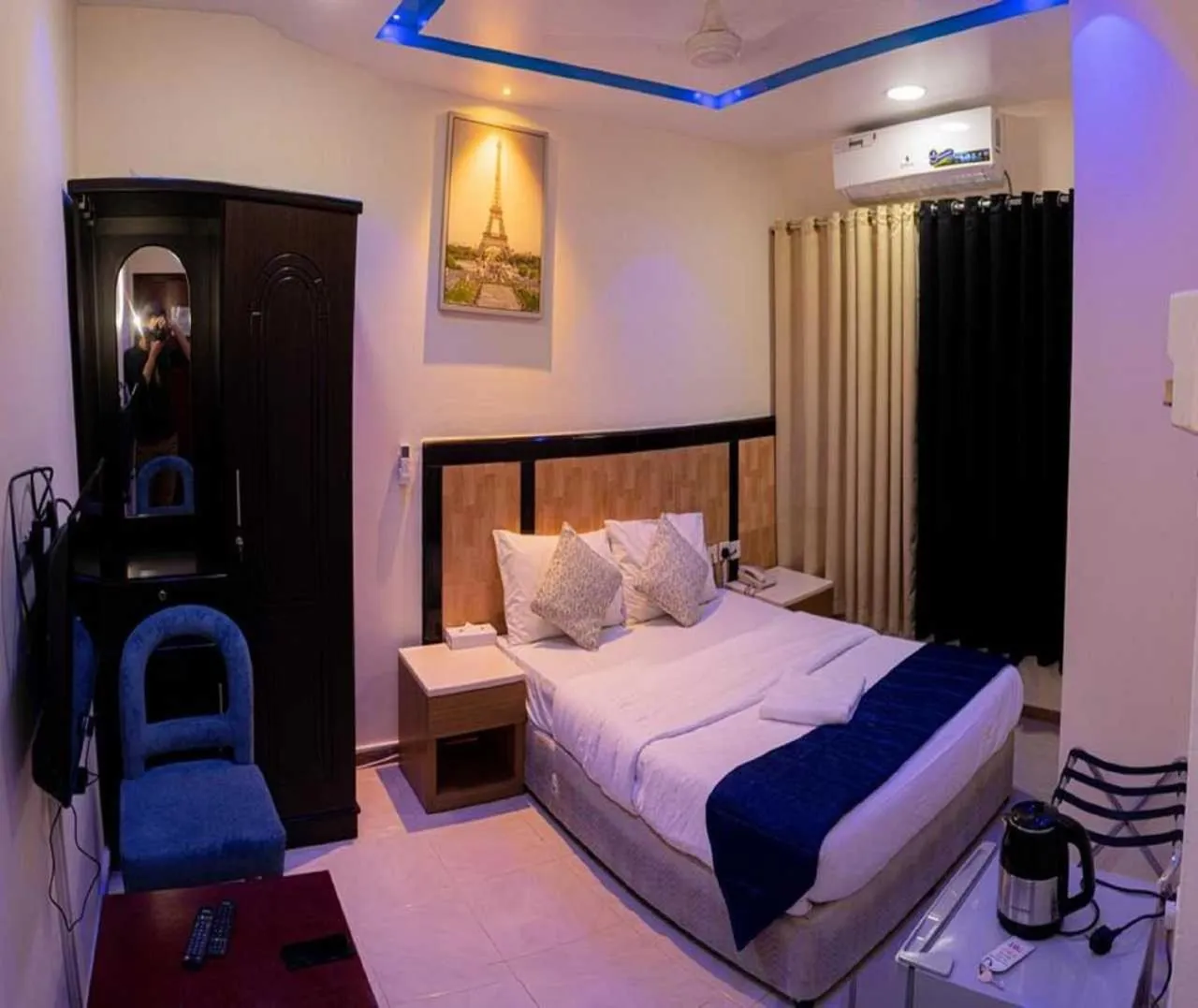 Bedroom in Sharjah Plaza Hotel