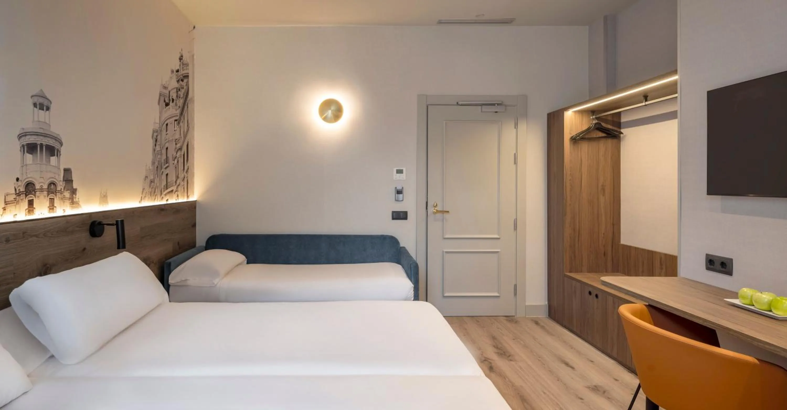 Bed in Regente Hotel