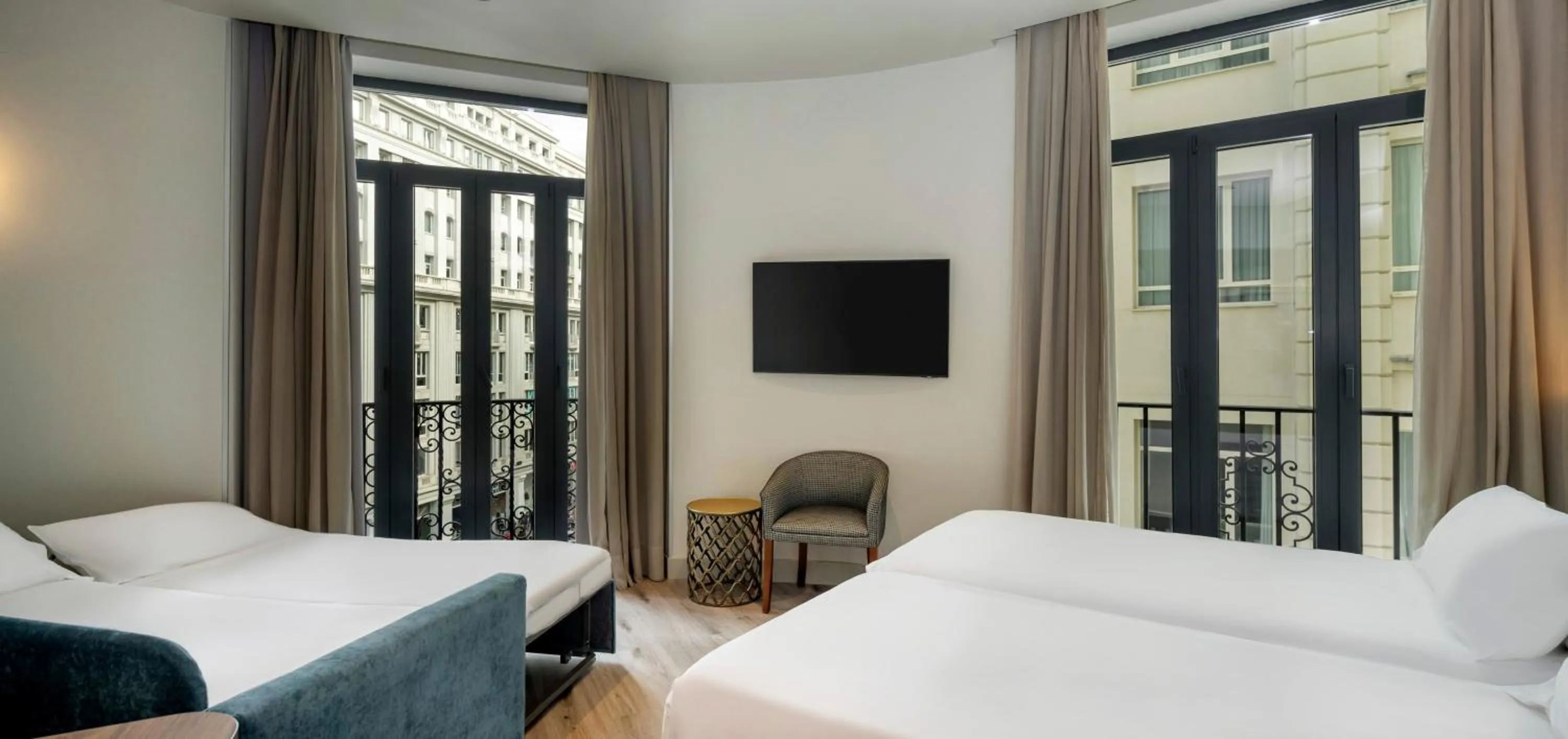 Photo of the whole room, Bed in Regente Hotel