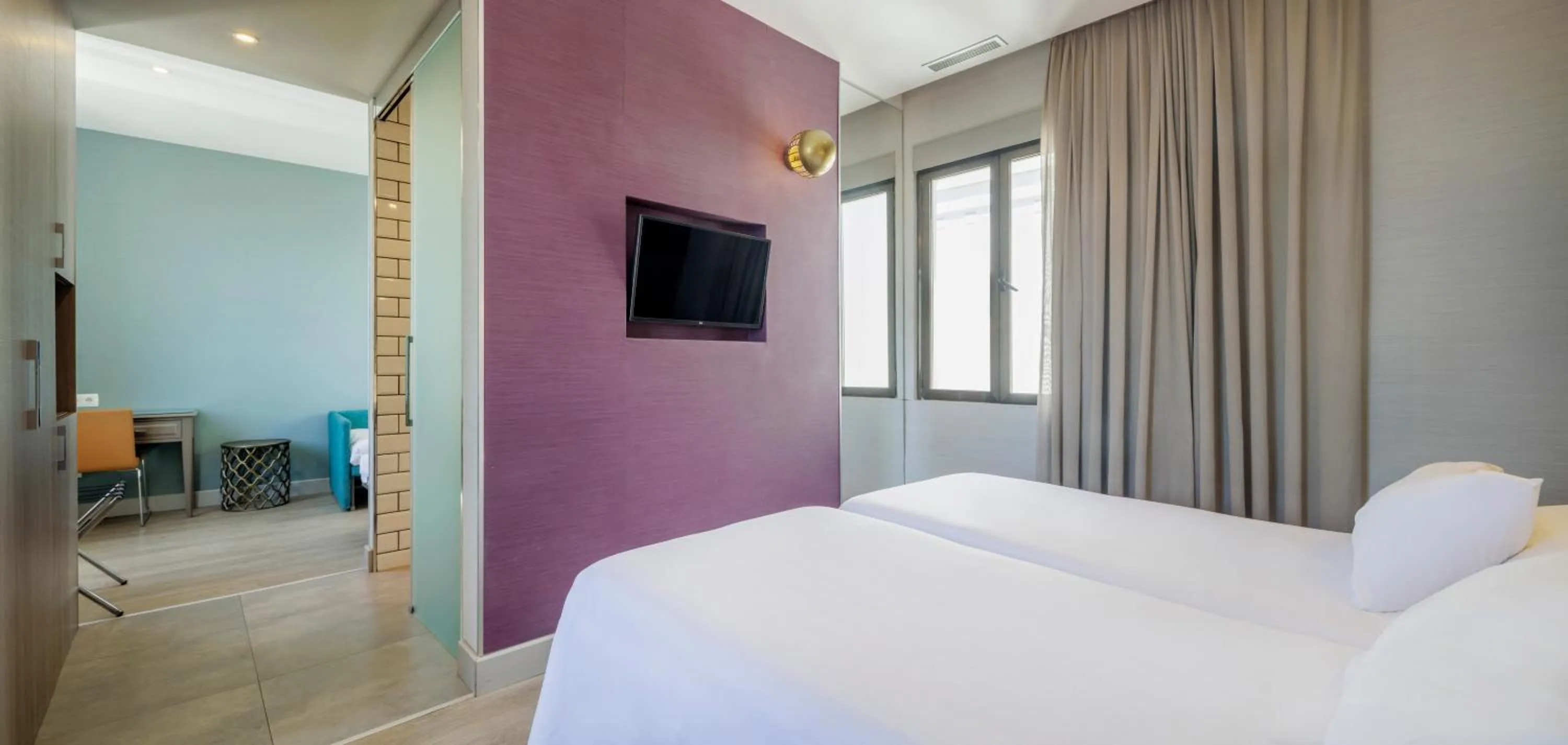 Bed in Regente Hotel