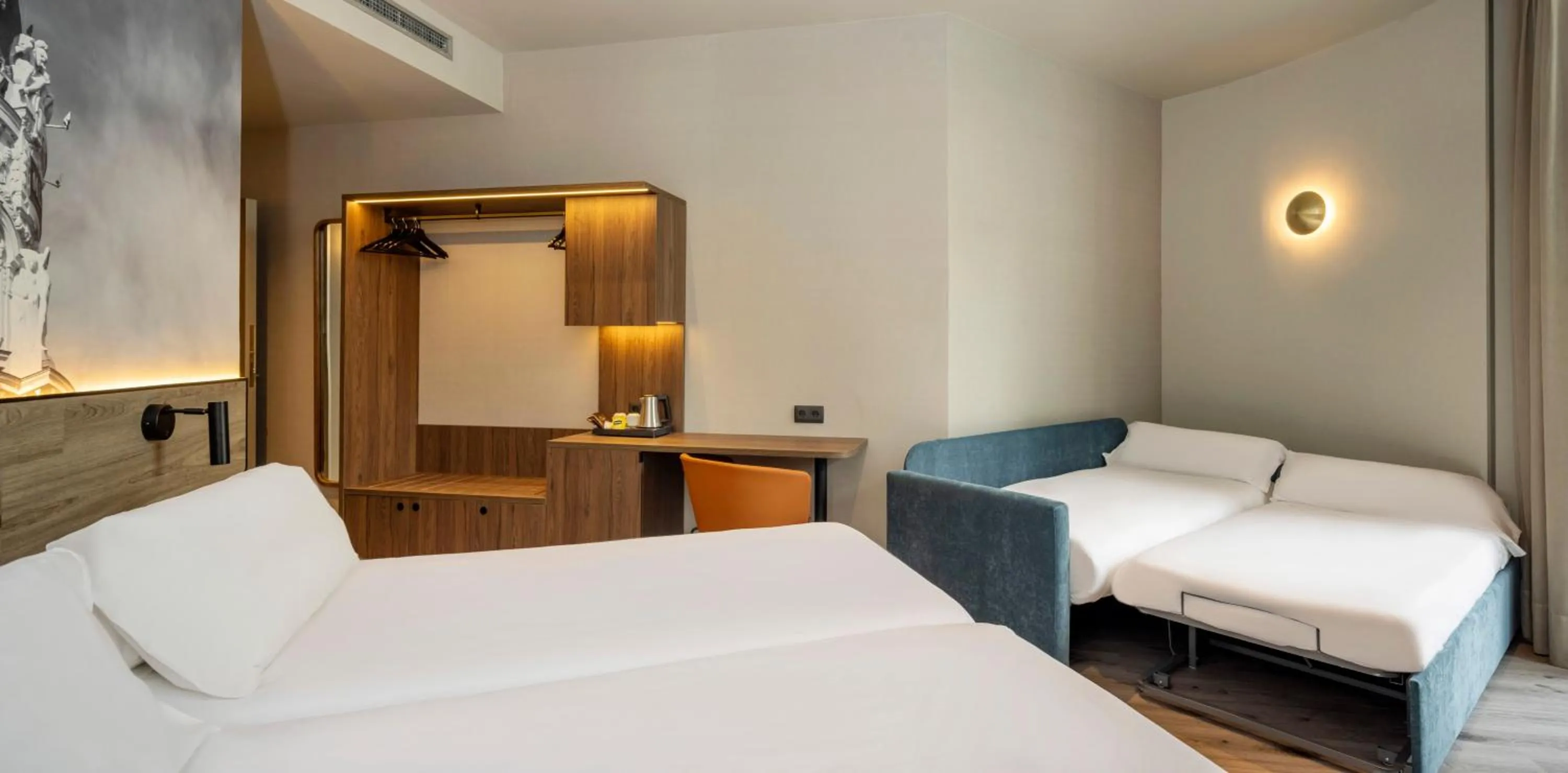 Bed in Regente Hotel