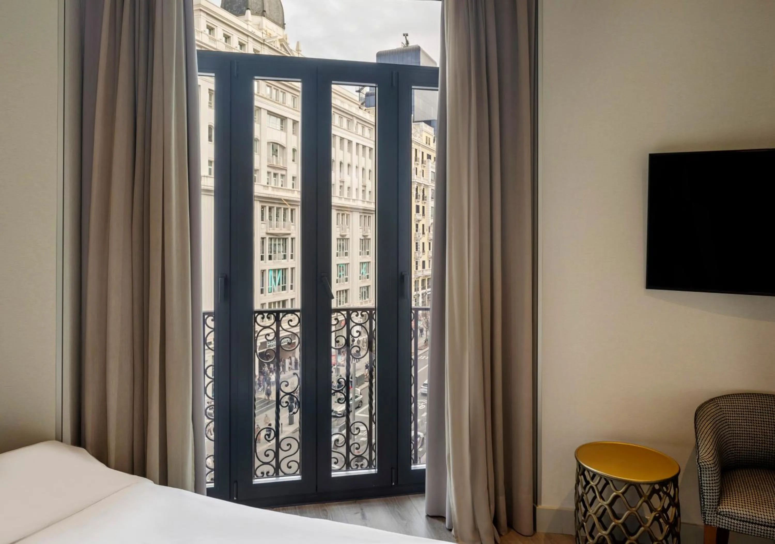 Bedroom, Bed in Regente Hotel