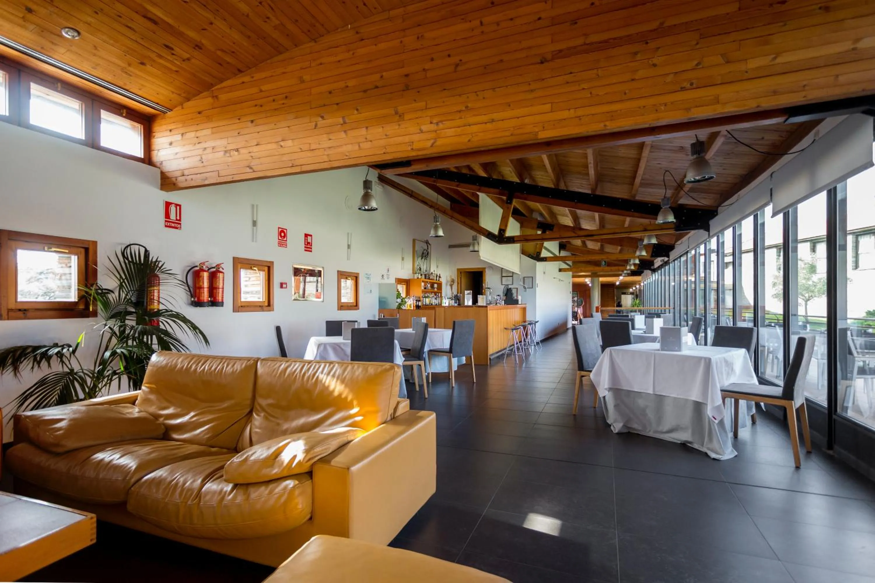 Lounge or bar in Hotel Parque de Monfragüe