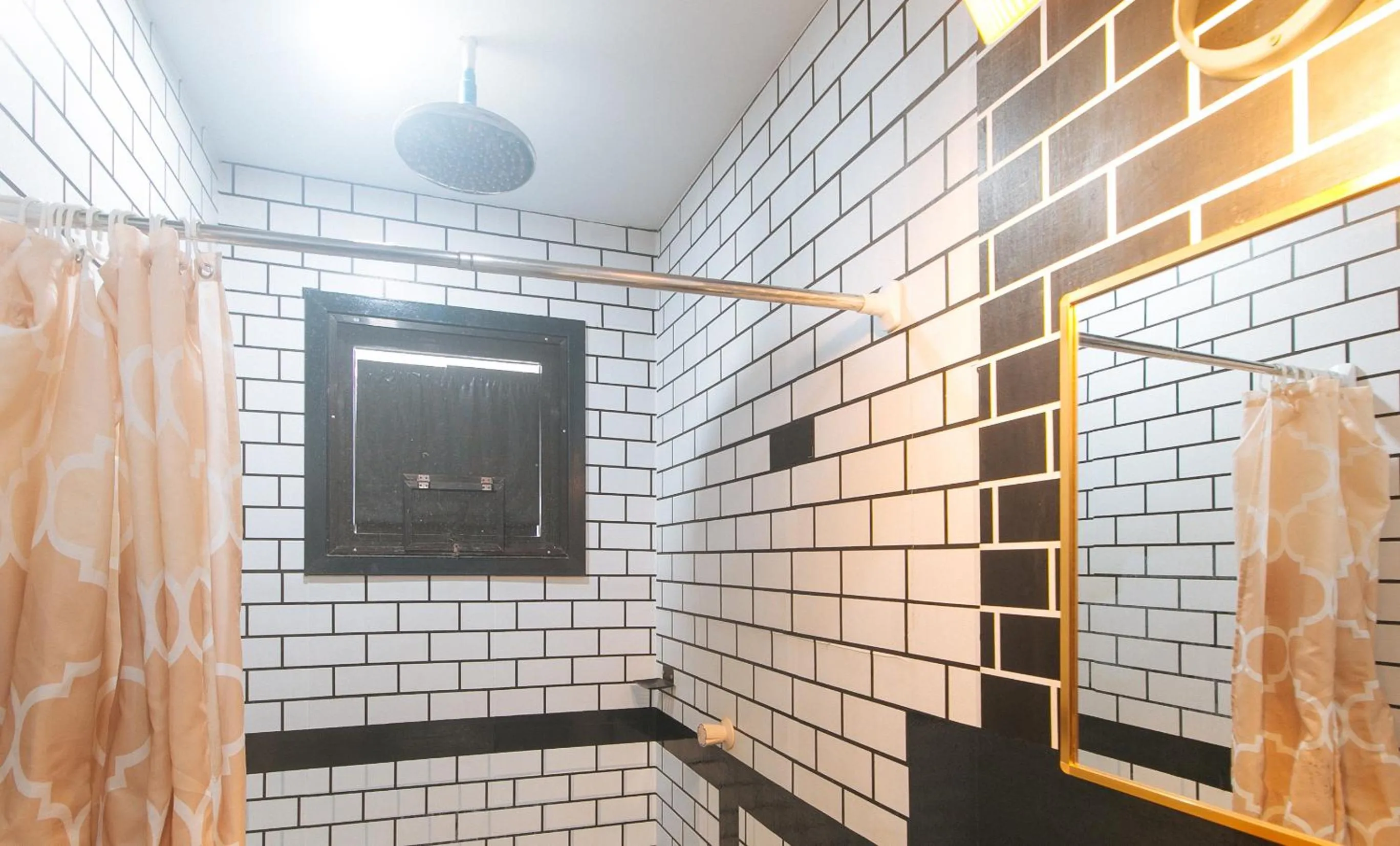 Shower in RedDoorz @ Dolce Cabanas Beach Resort