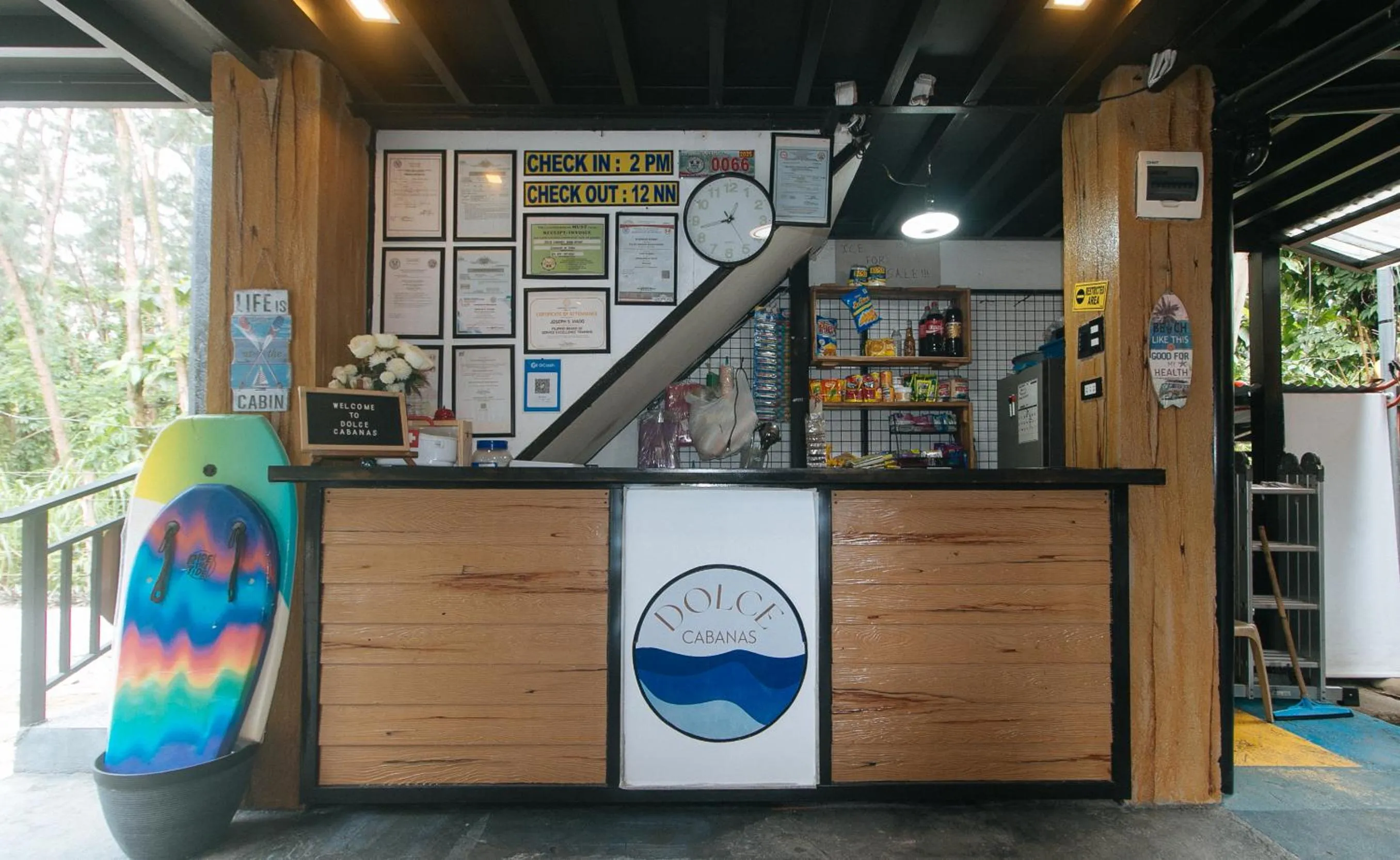 Lobby or reception in RedDoorz @ Dolce Cabanas Beach Resort