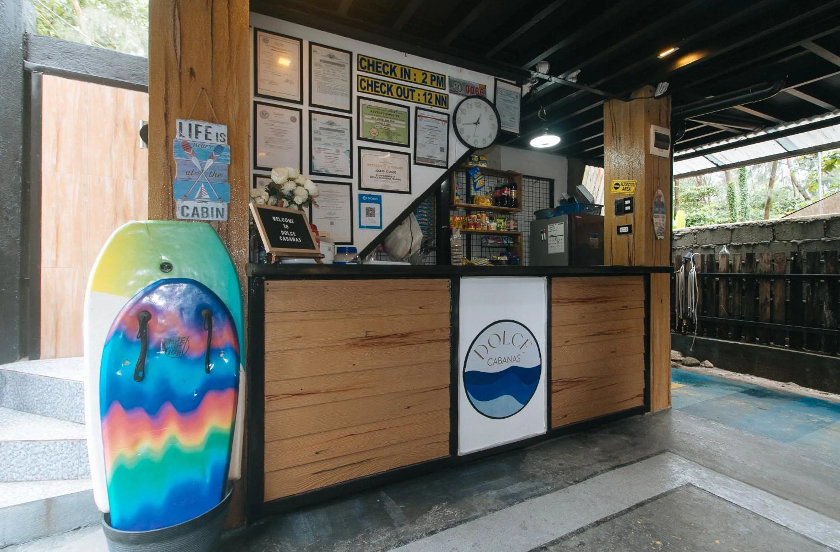 Lobby or reception in RedDoorz @ Dolce Cabanas Beach Resort