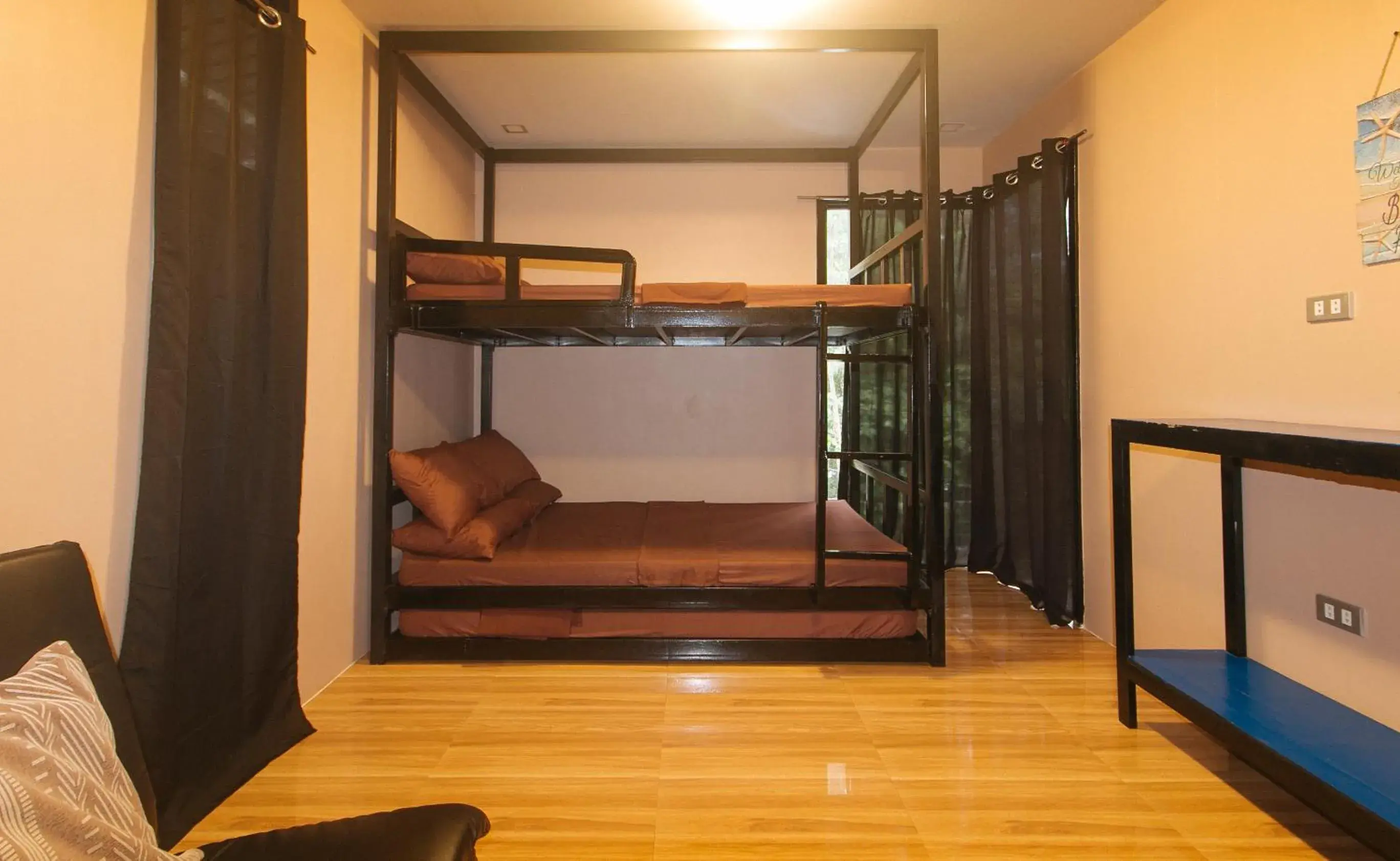 Family Room in RedDoorz @ Dolce Cabanas Beach Resort Family Room in RedDoorz @ Dolce Cabanas Beach Resort