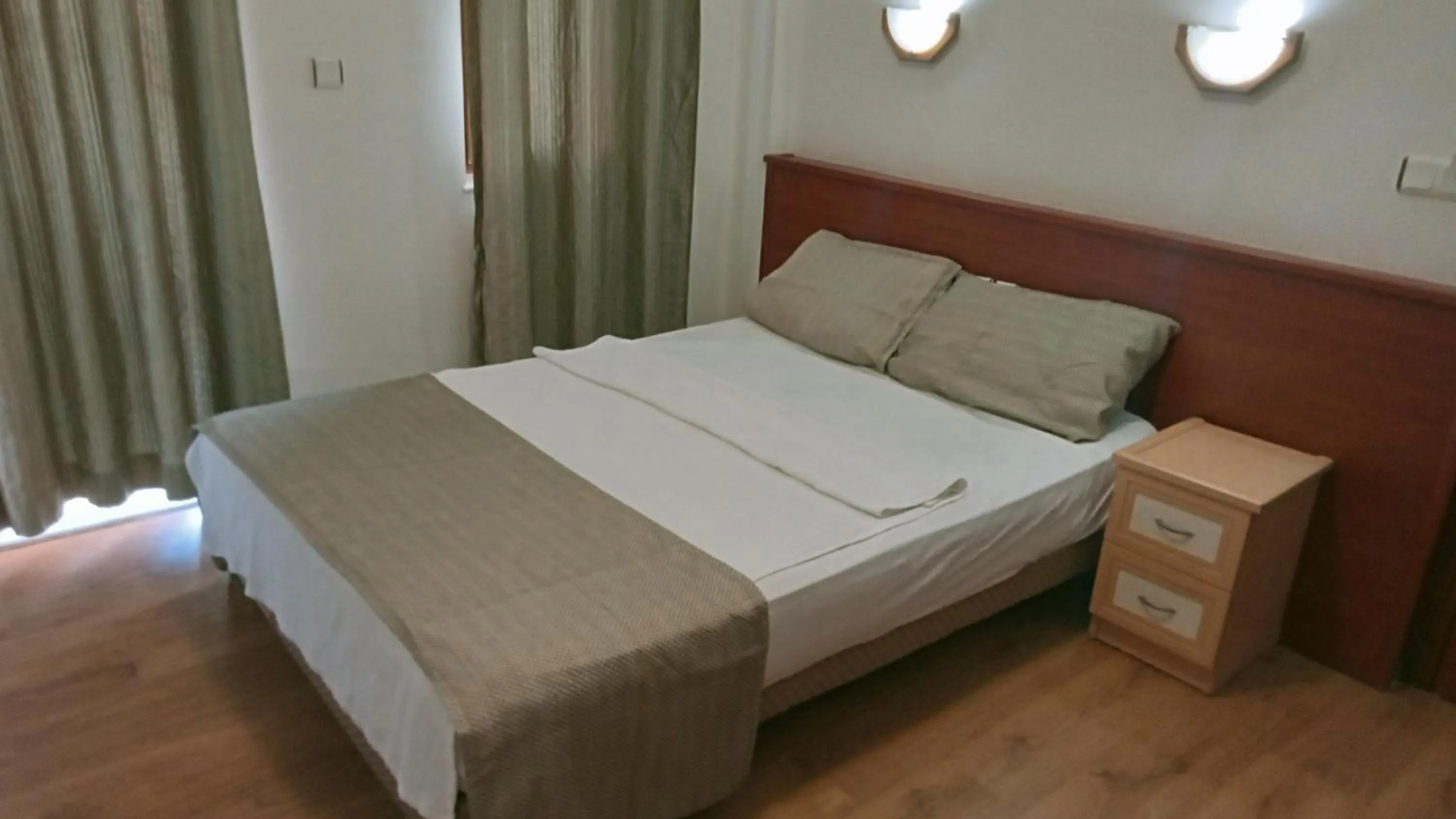 Photo of the whole room in London House Hotel