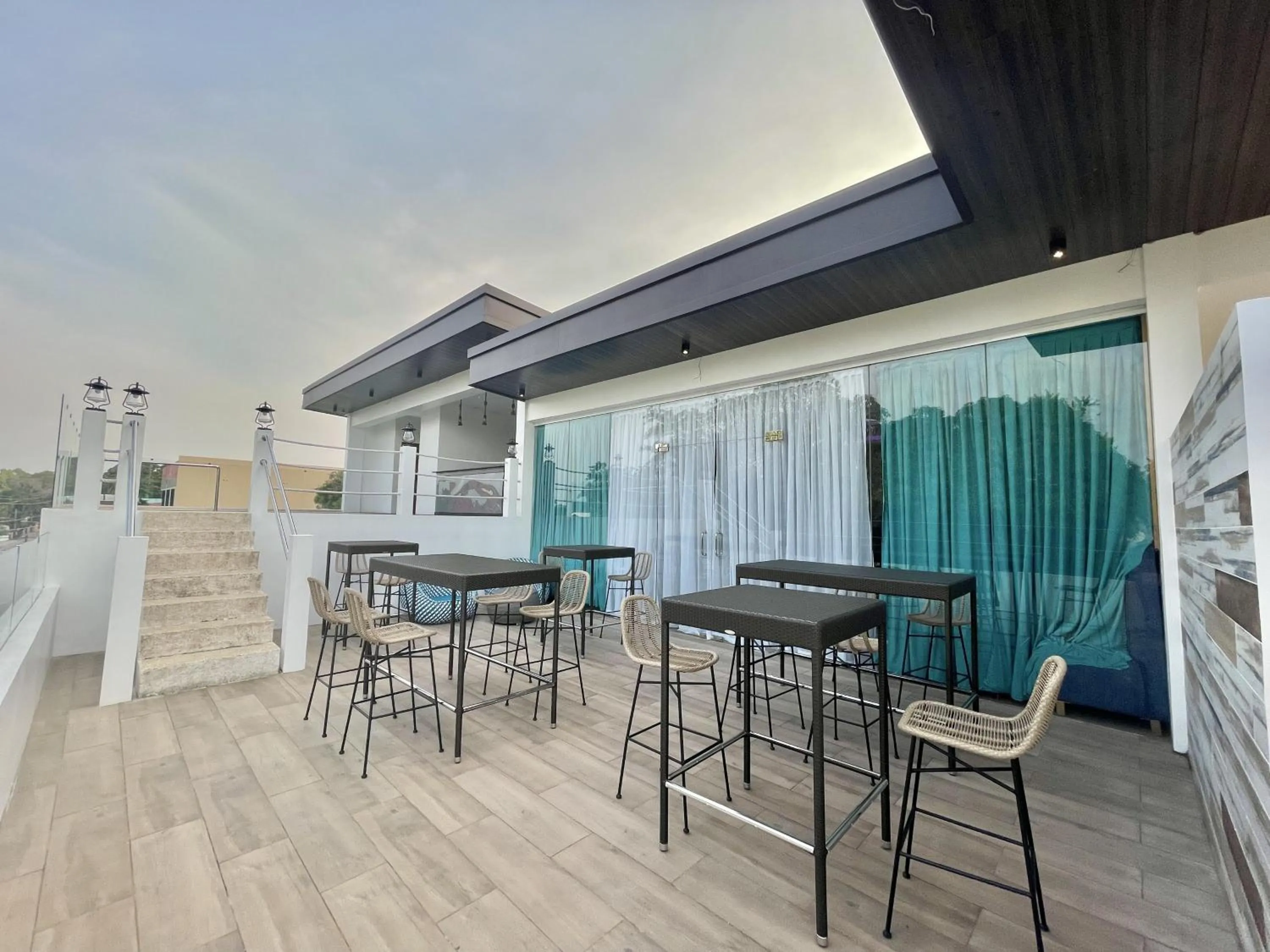 Restaurant/places to eat in Lighthouse Point Hotel