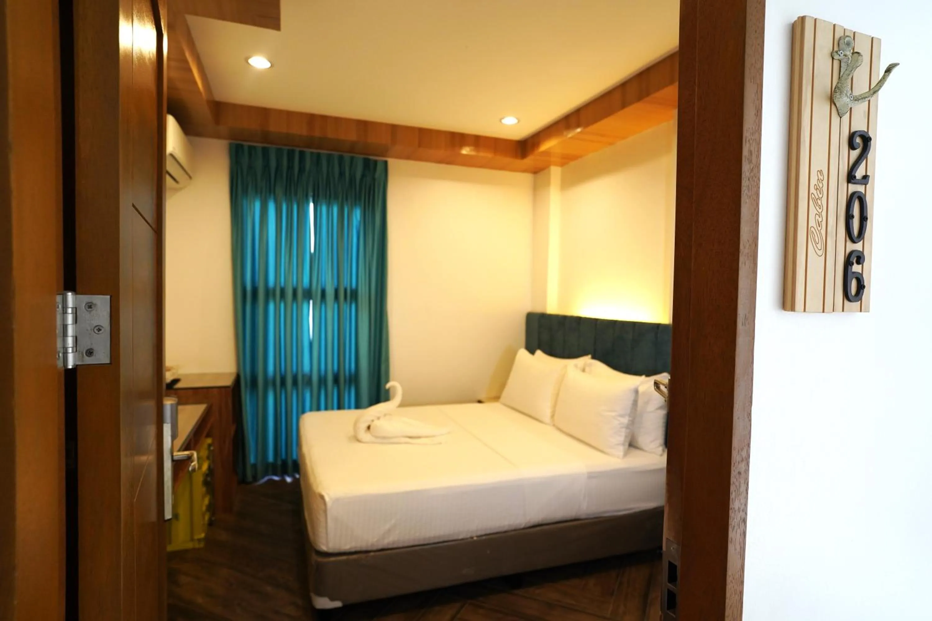 Bed in Lighthouse Point Hotel