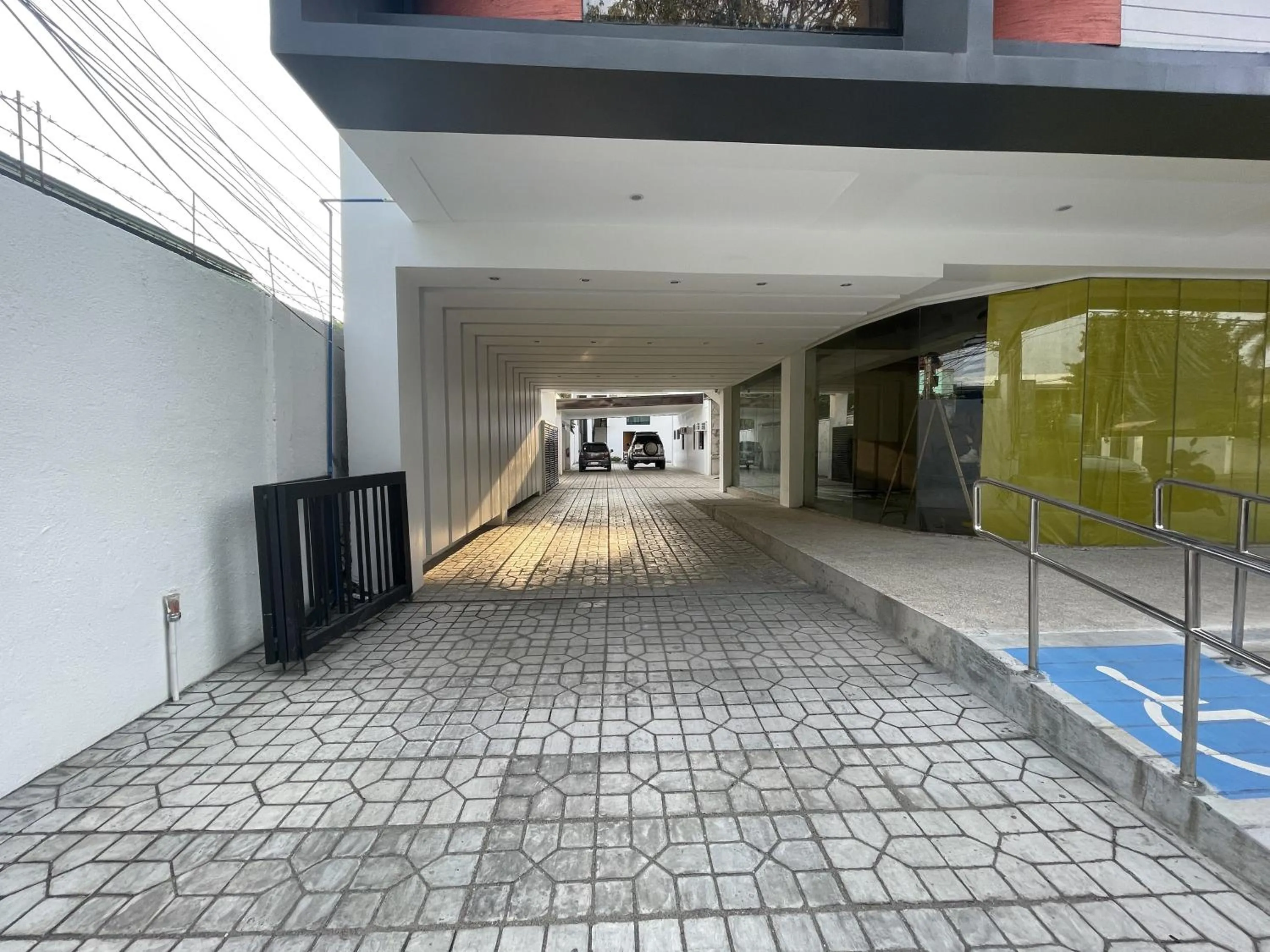 Parking in Lighthouse Point Hotel