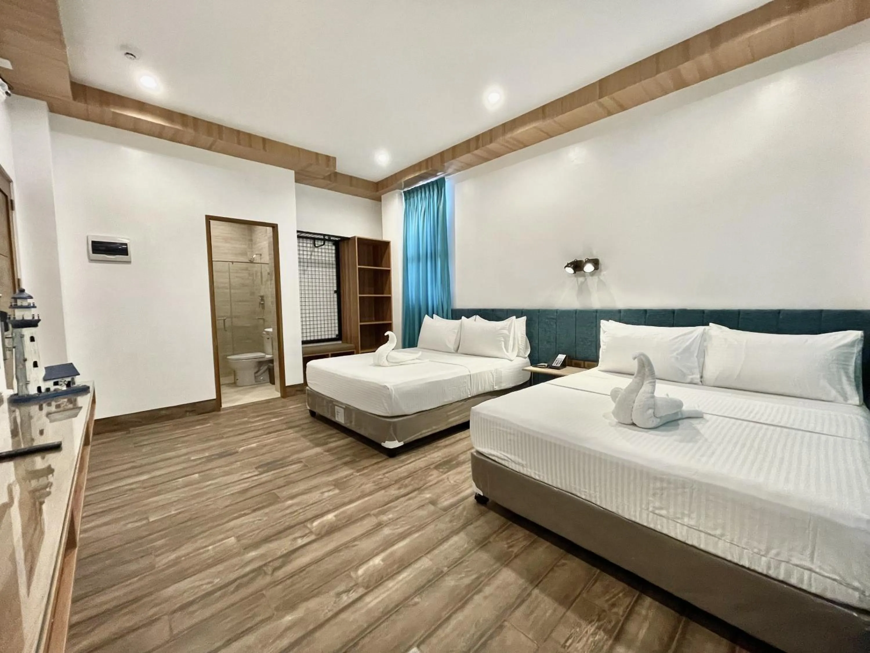 Bed in Lighthouse Point Hotel