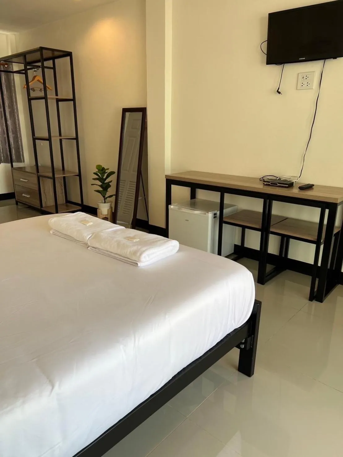 Bed in Ivory House Sriracha