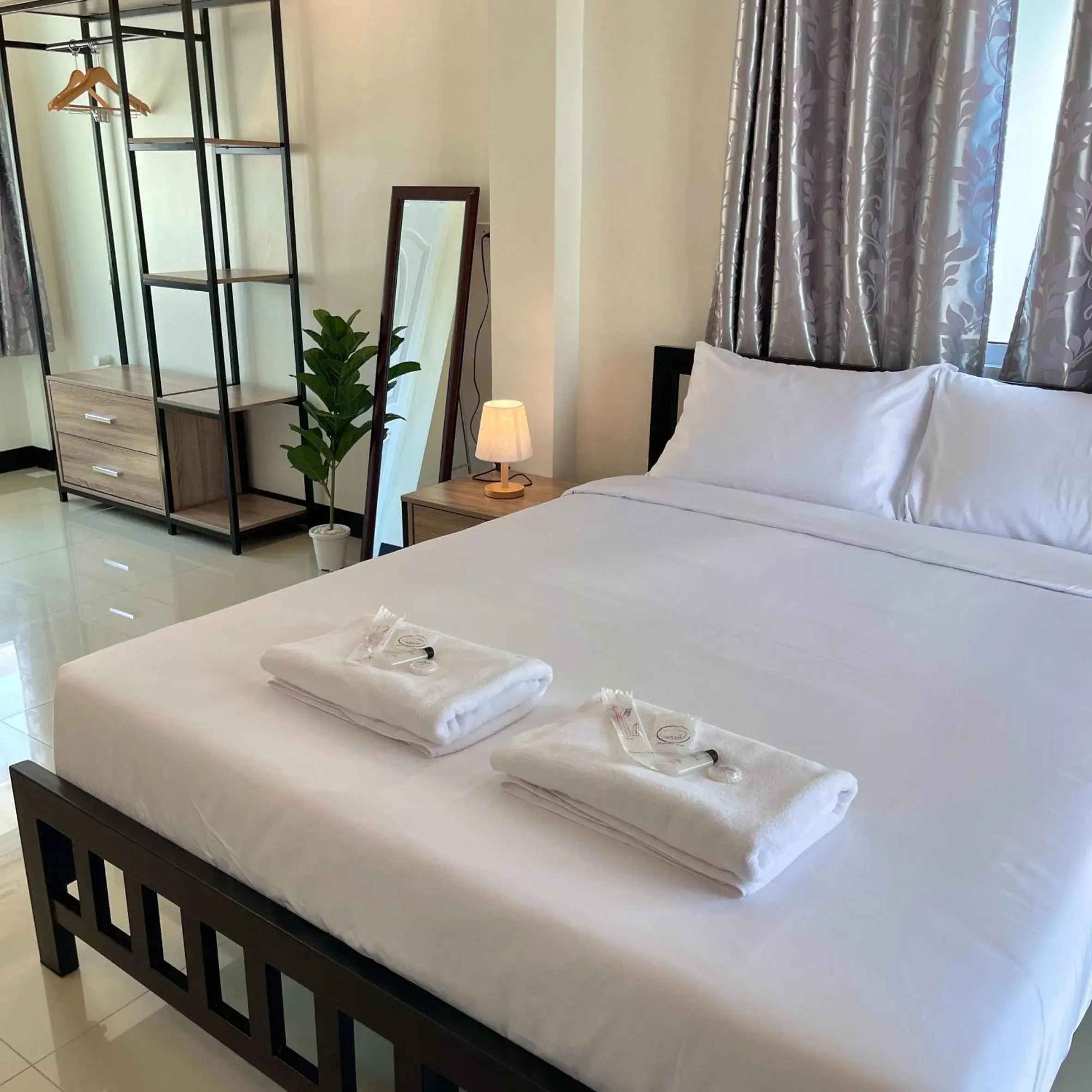 Ivory House Sriracha Ivory House Sriracha