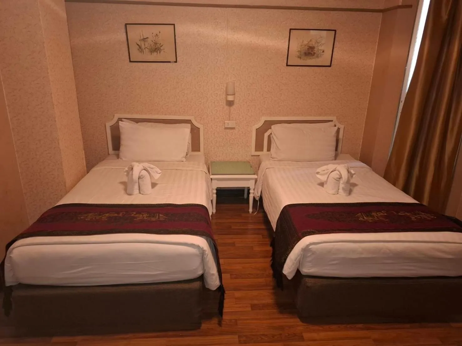 Bed in Hotel De Khuvieng