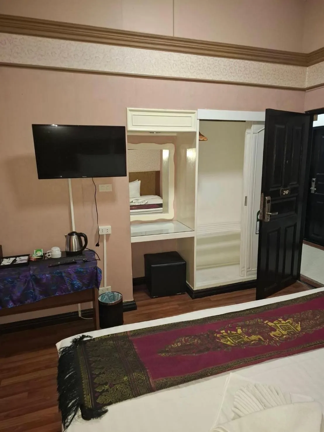 TV and multimedia, Bed in Hotel De Khuvieng