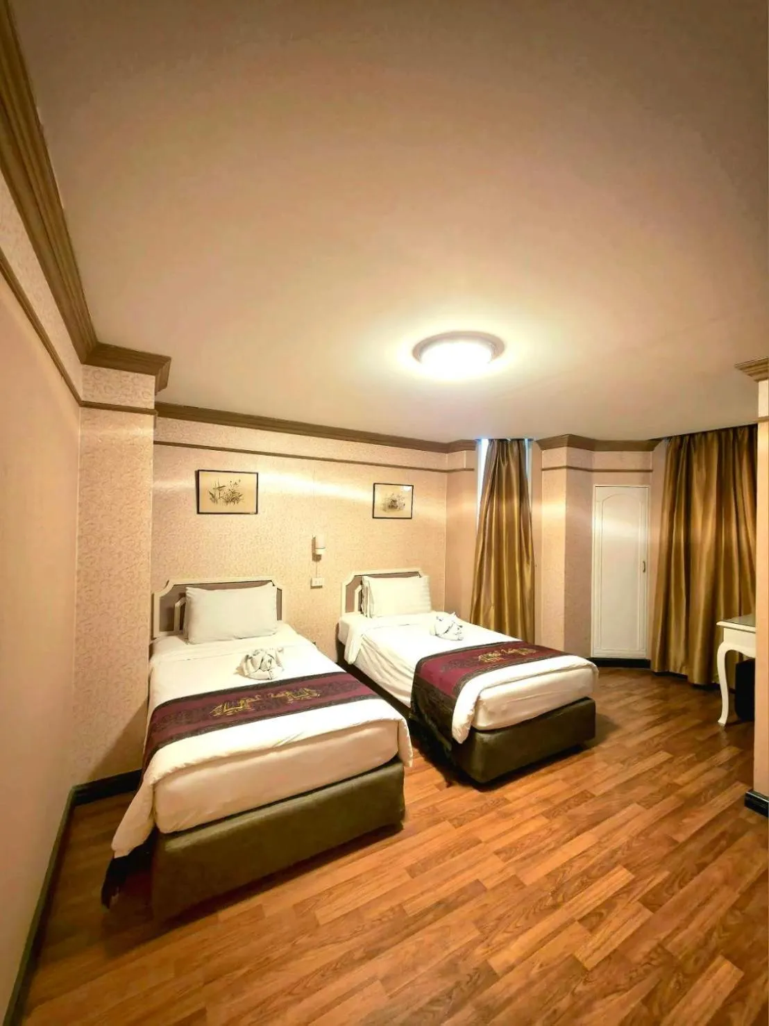 Bed in Hotel De Khuvieng