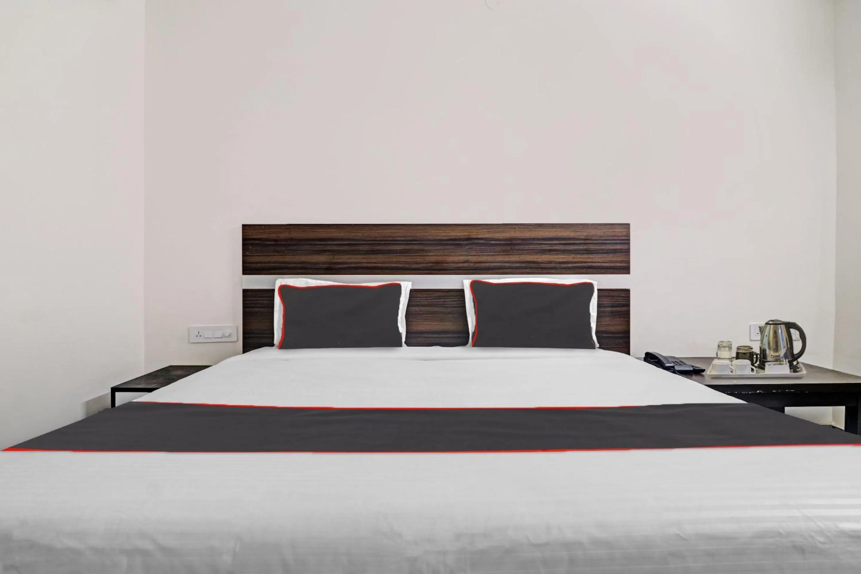 Bedroom, Bed in Collection O SS Metro Ritz