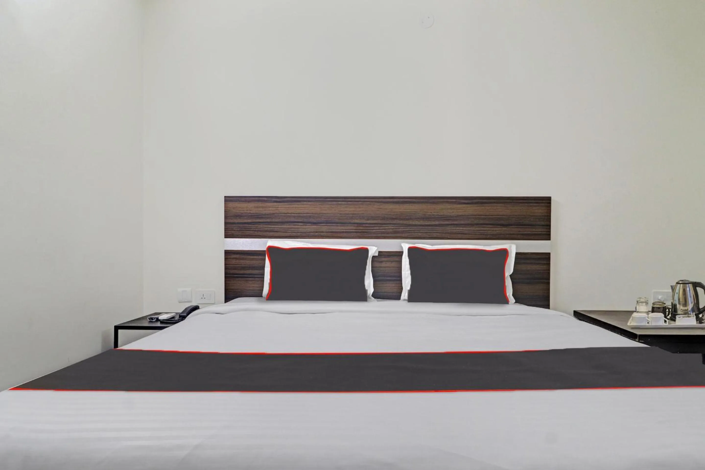 Bedroom, Bed in Collection O SS Metro Ritz