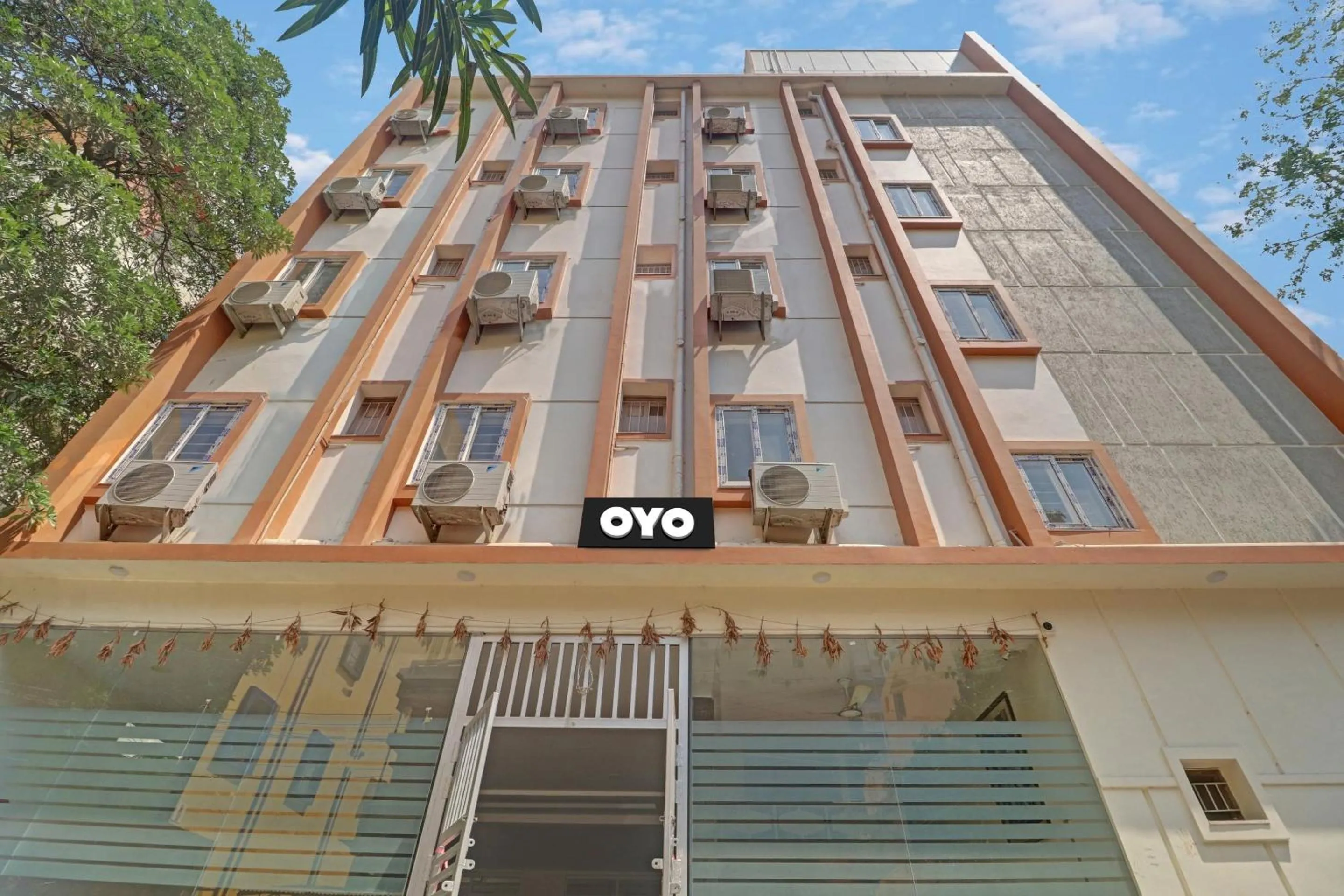 Facade/entrance in Collection O SS Metro Ritz