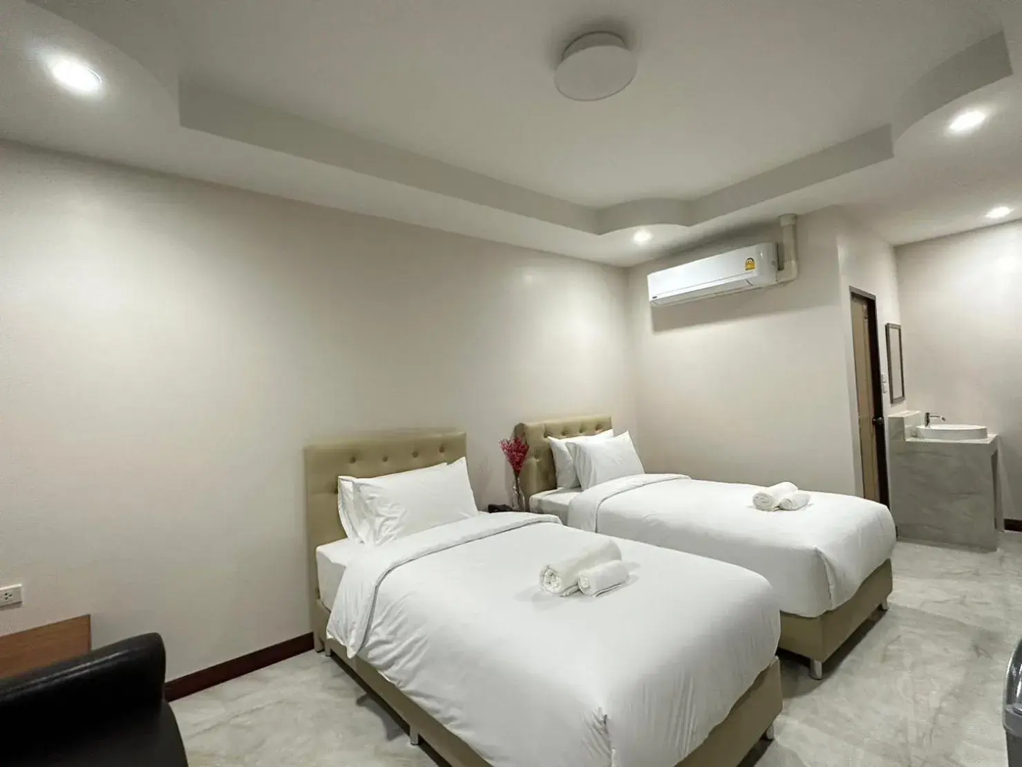 Standard Twin Room in CottagePine Rayong Resort&Cafe Standard Twin Room in CottagePine Rayong Resort&Cafe