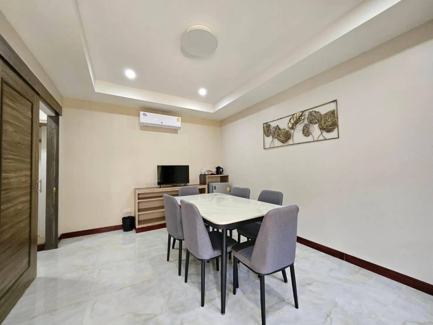 TV and multimedia in CottagePine Rayong Resort&Cafe