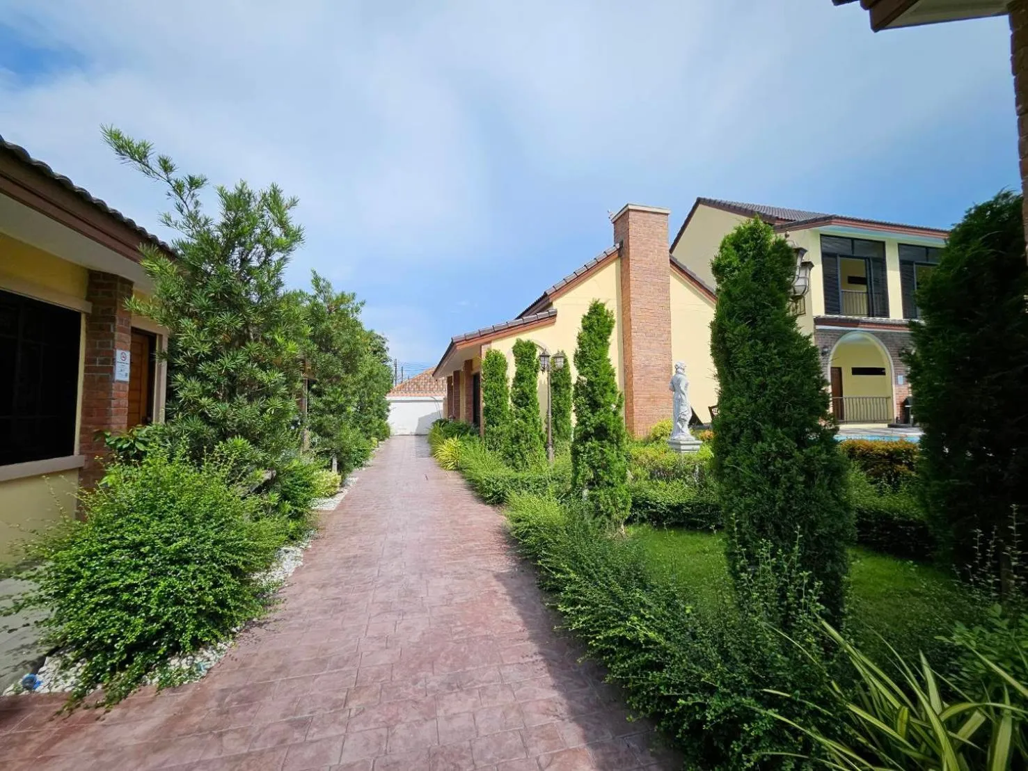 Garden view in CottagePine Rayong Resort&Cafe