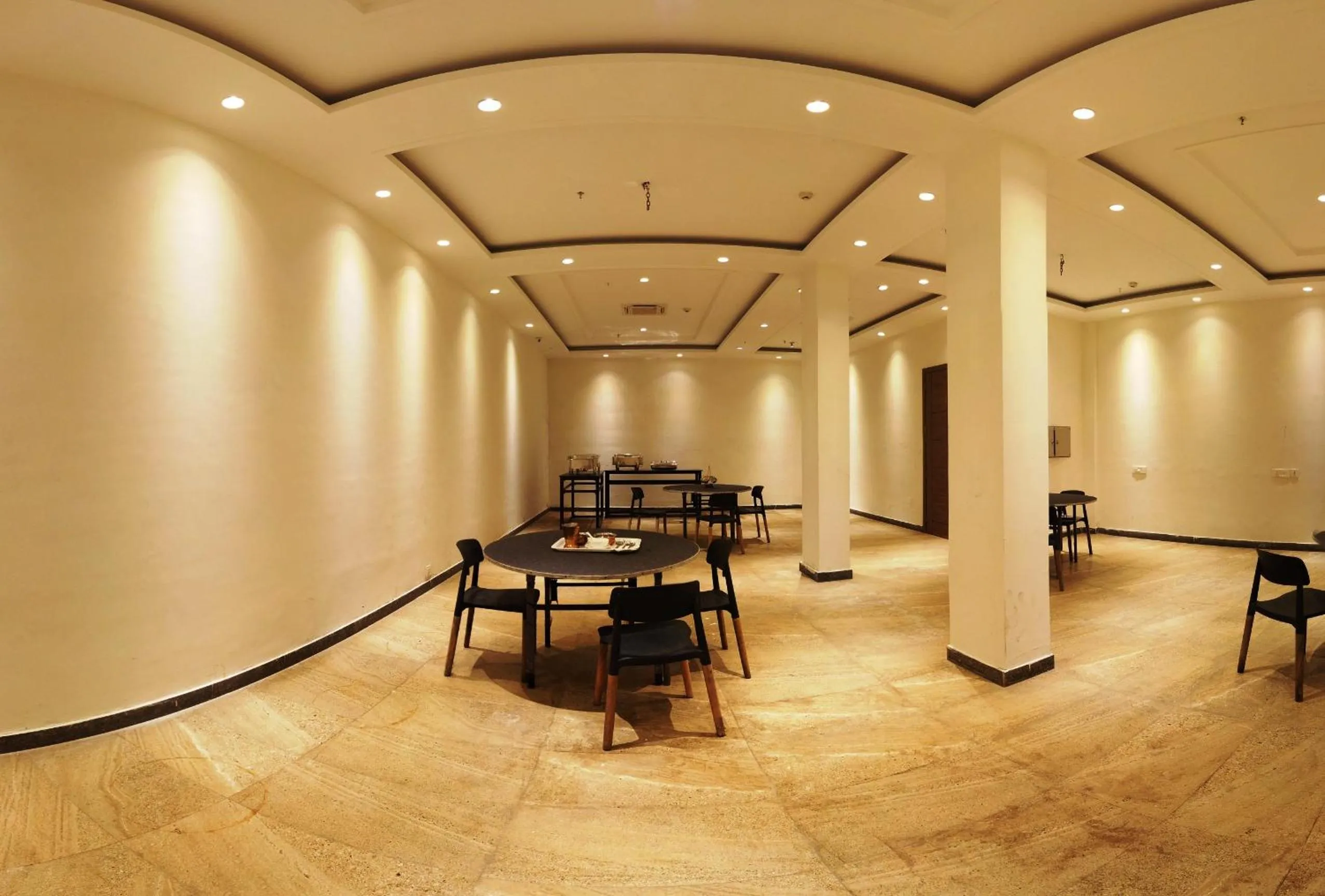 Restaurant/places to eat in Lemonwood Suites by F9 Hotels - Trivoli Garden Chhatarpur