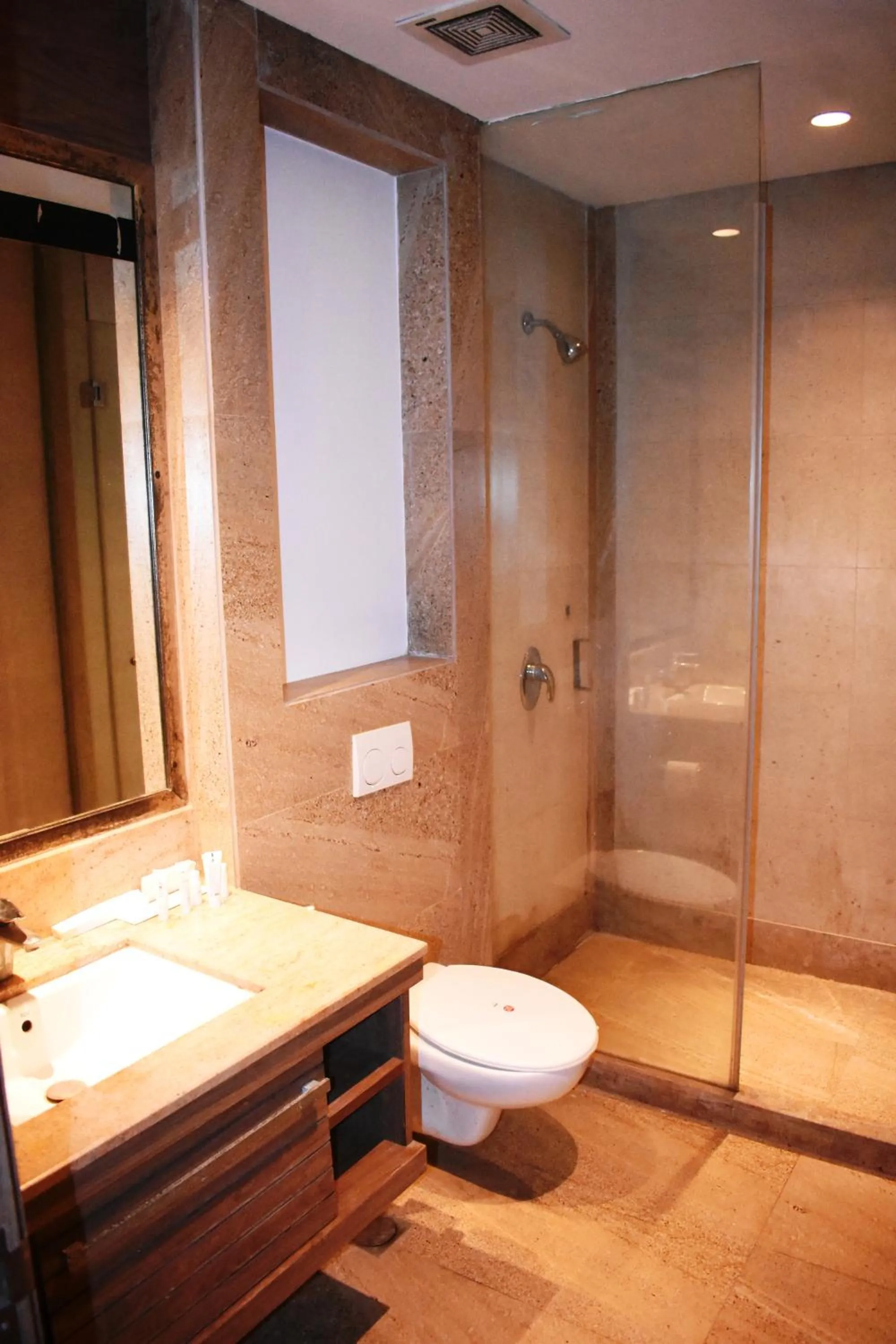 Toilet, Bathroom in Lemonwood Suites by F9 Hotels - Trivoli Garden Chhatarpur