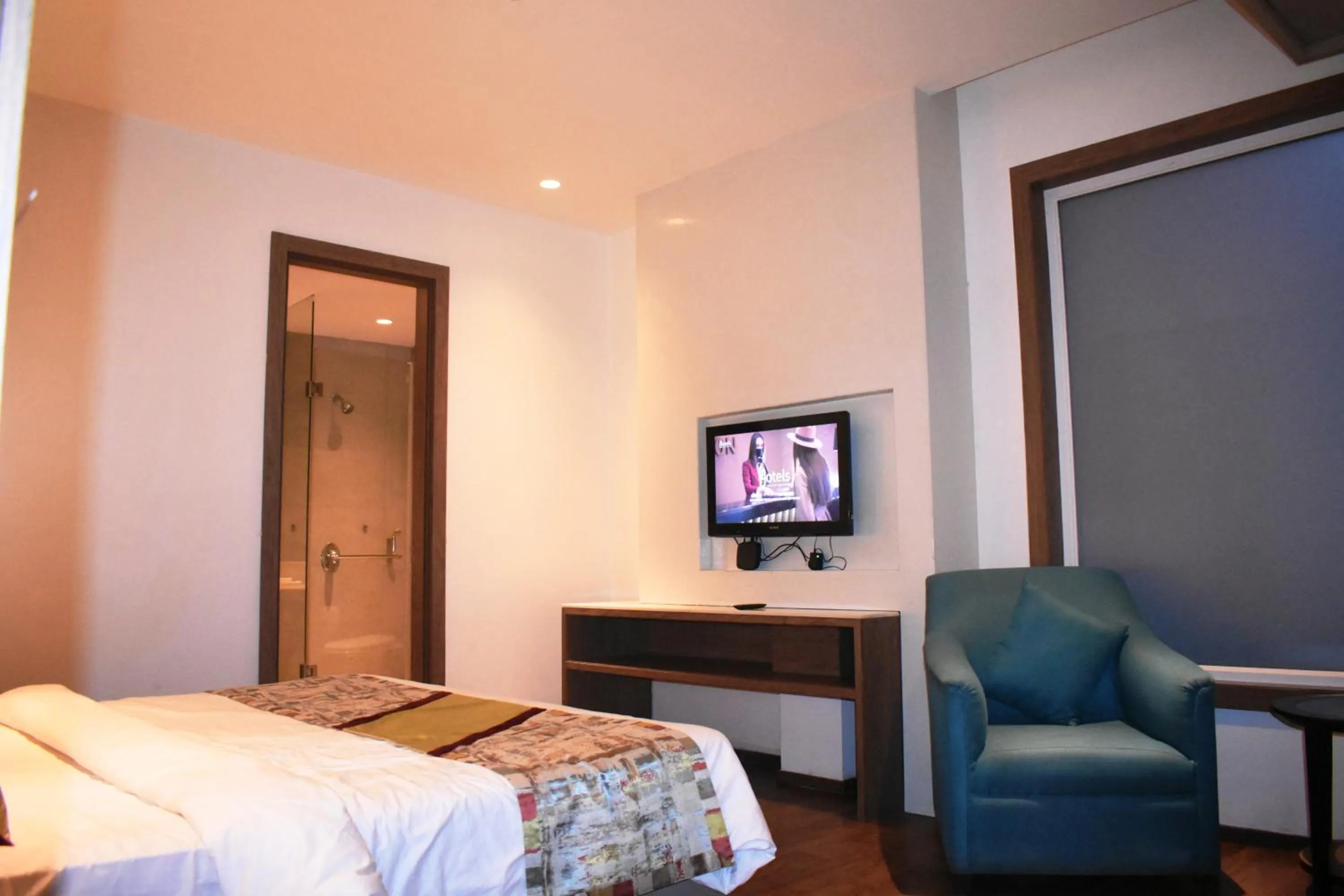 Bedroom, TV/Entertainment Center in Lemonwood Suites by F9 Hotels - Trivoli Garden Chhatarpur