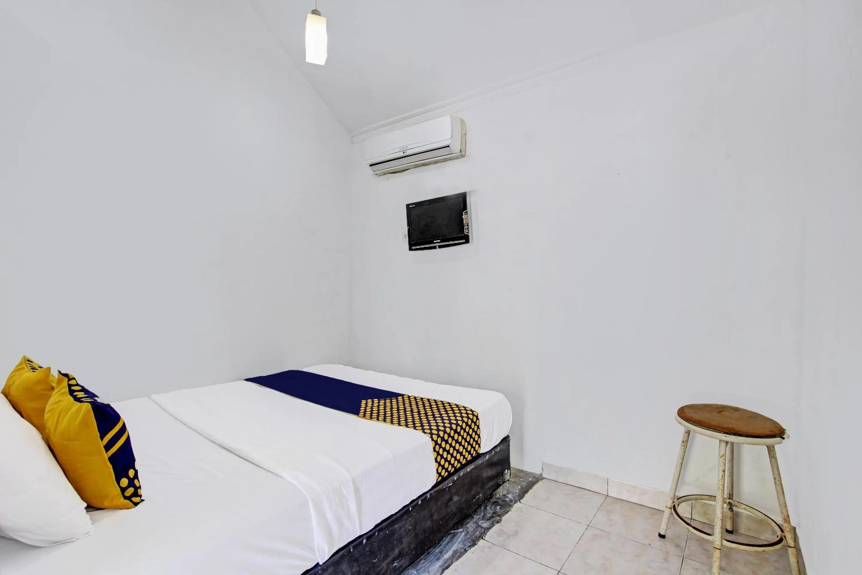 Bedroom, Bed in Hotel O Orchid Guest House