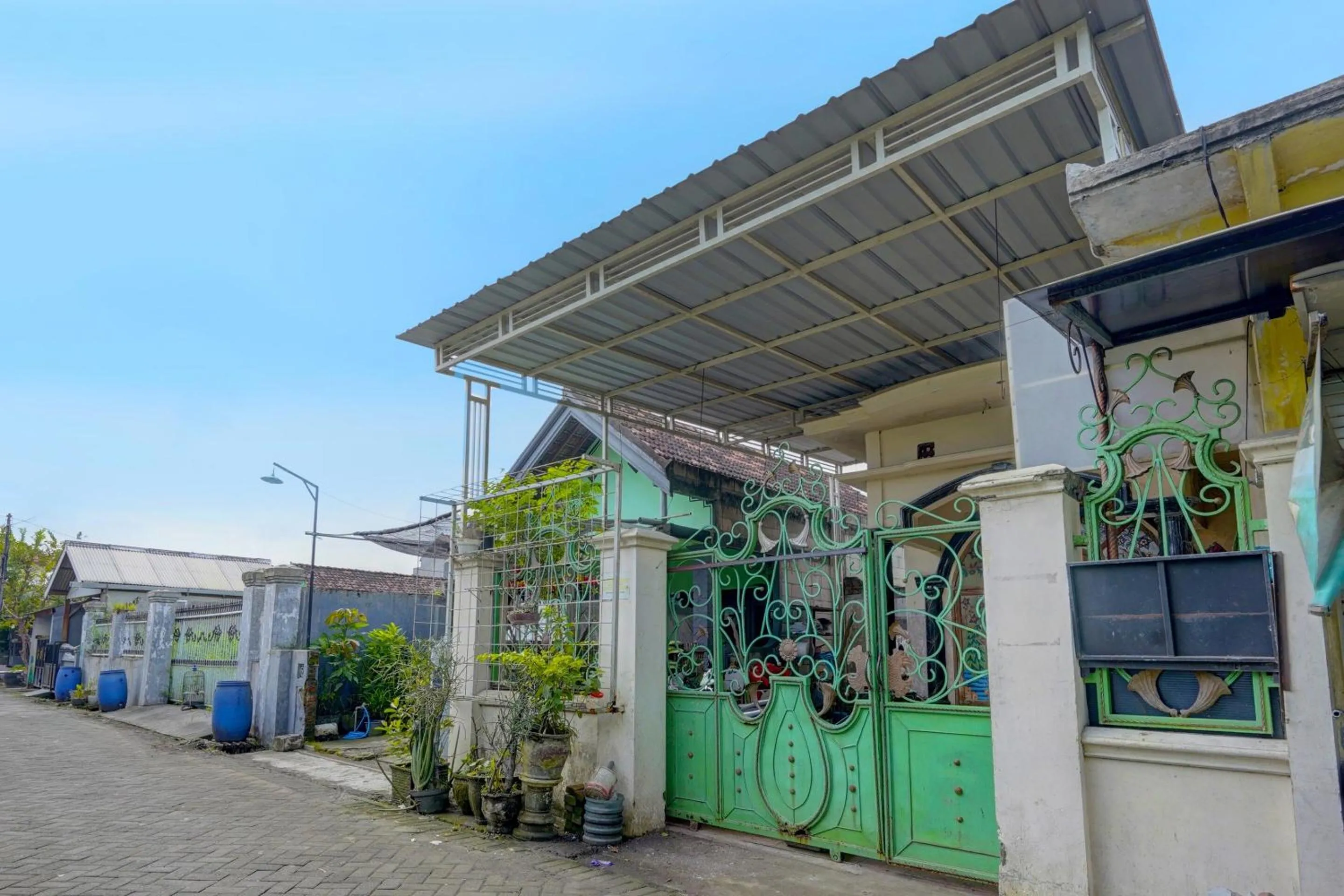 Facade/entrance in Hotel O Nurul Homestay Syariah