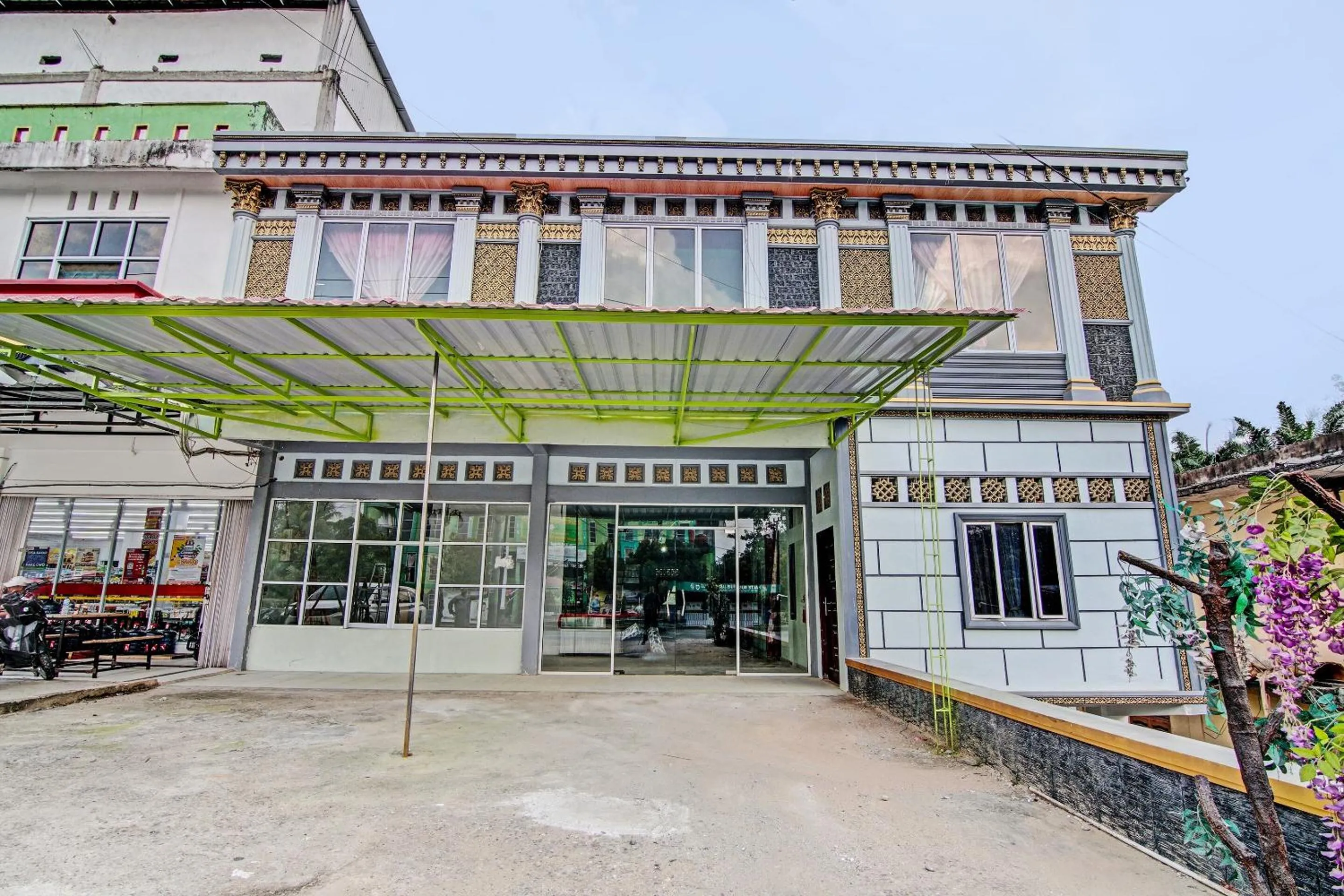 Facade/entrance in Hotel O Salsa Homestay Syariah Near Pondok Pesantren MUALLIMIN Muhammadiyah Bangkinang Kota